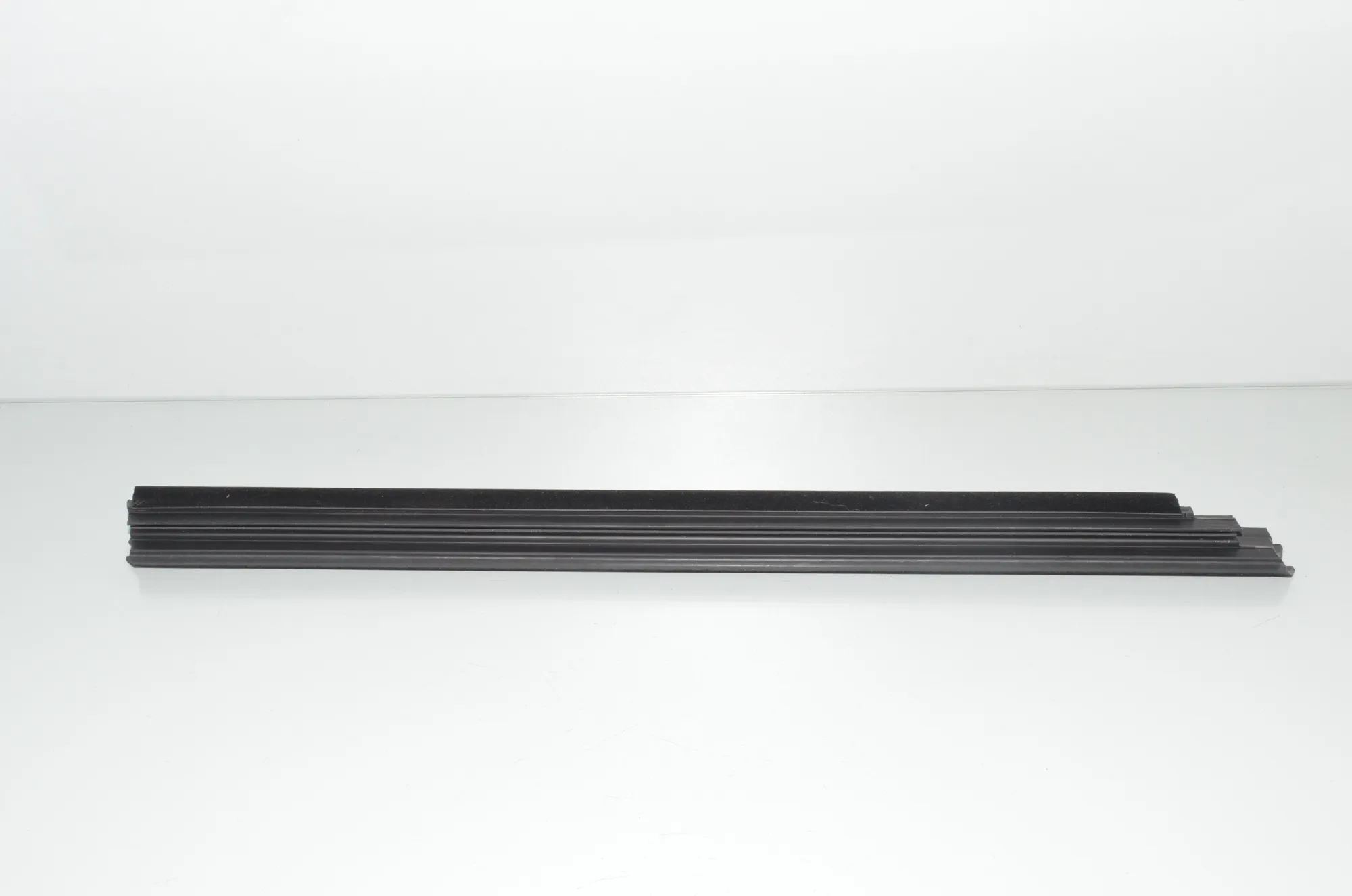 Rear Left Door Window Strip – OEM 7484061 · BMW X7 (G07) (2019 - -) xDrive 30 d 2019