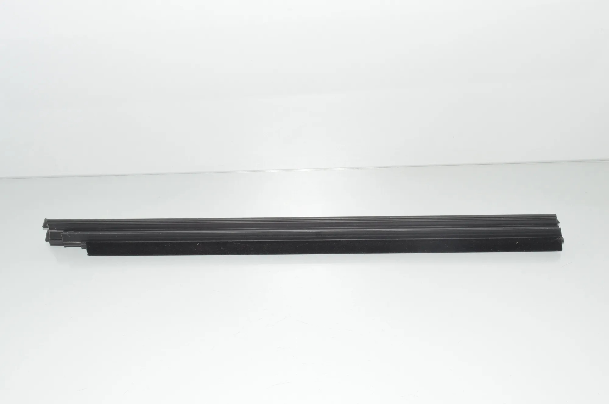 Rear Left Door Window Strip – OEM 7484061 · BMW X7 (G07) (2019 - -) xDrive 30 d 2019 – 3
