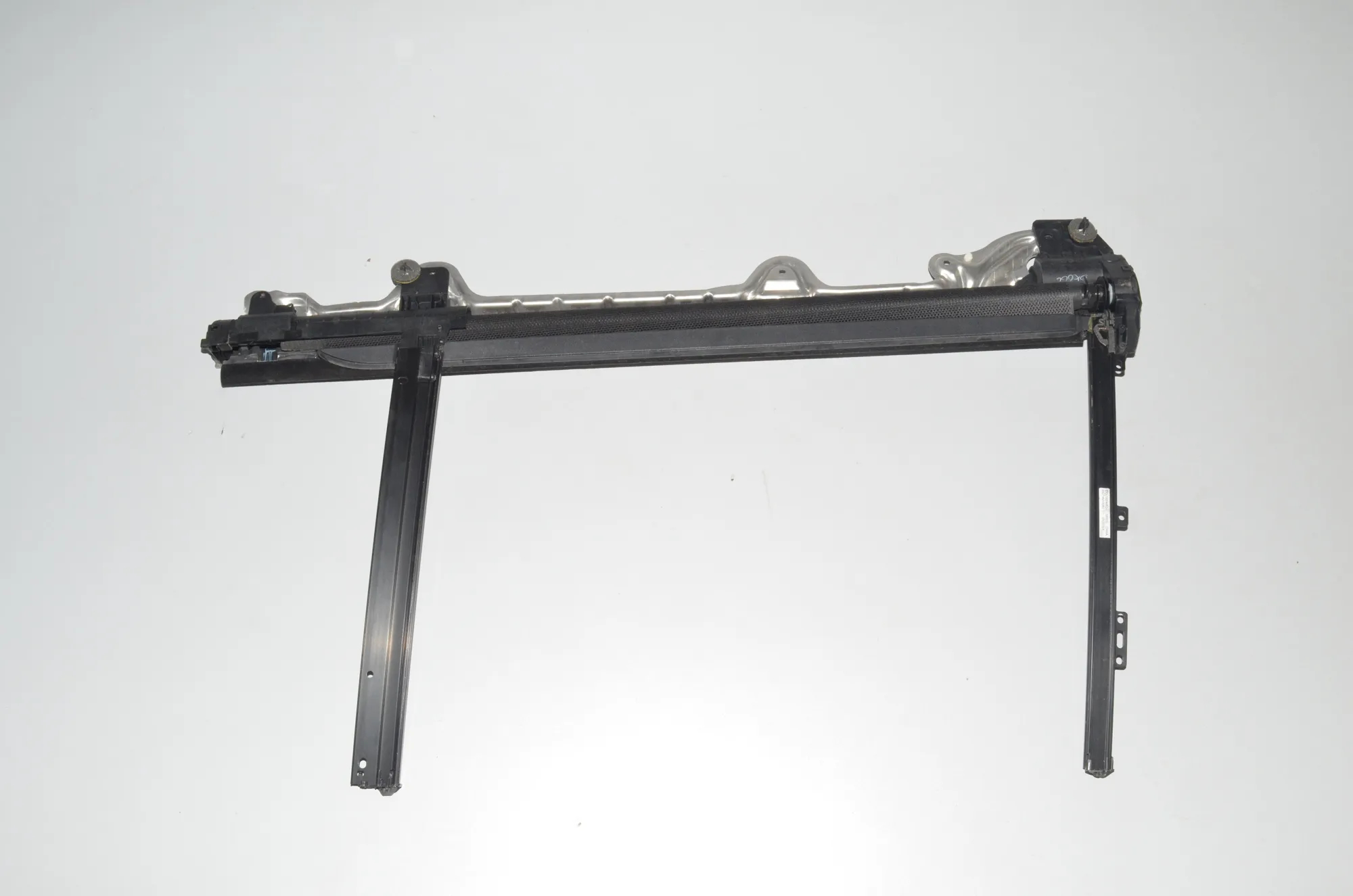 Rear Left Door Sun Blind Roller – OEM 7460477 · BMW X7 (G07) BMW X7 (G07) xDrive 30 d 2021