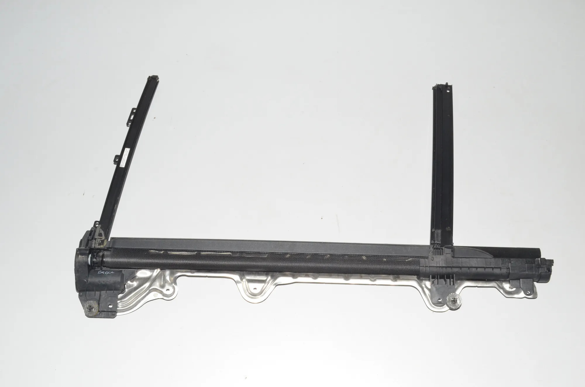 Rear Left Door Sun Blind Roller – OEM 7460477 · BMW X7 (G07) BMW X7 (G07) xDrive 30 d 2021 – 3