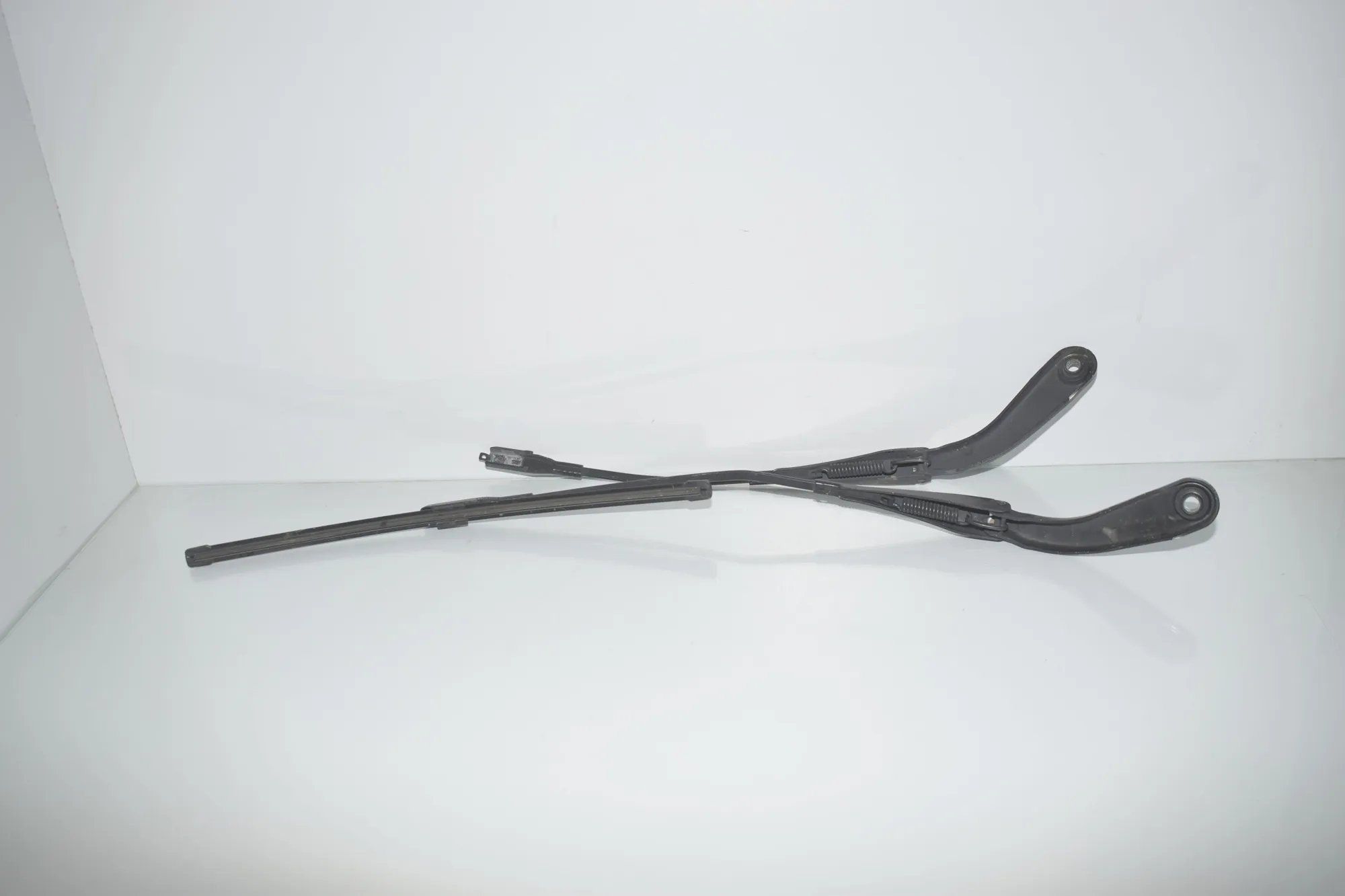 Front Wiper Arms – OEM 7260469 · BMW 3 (F30, F80) 320 i 2017 – 4