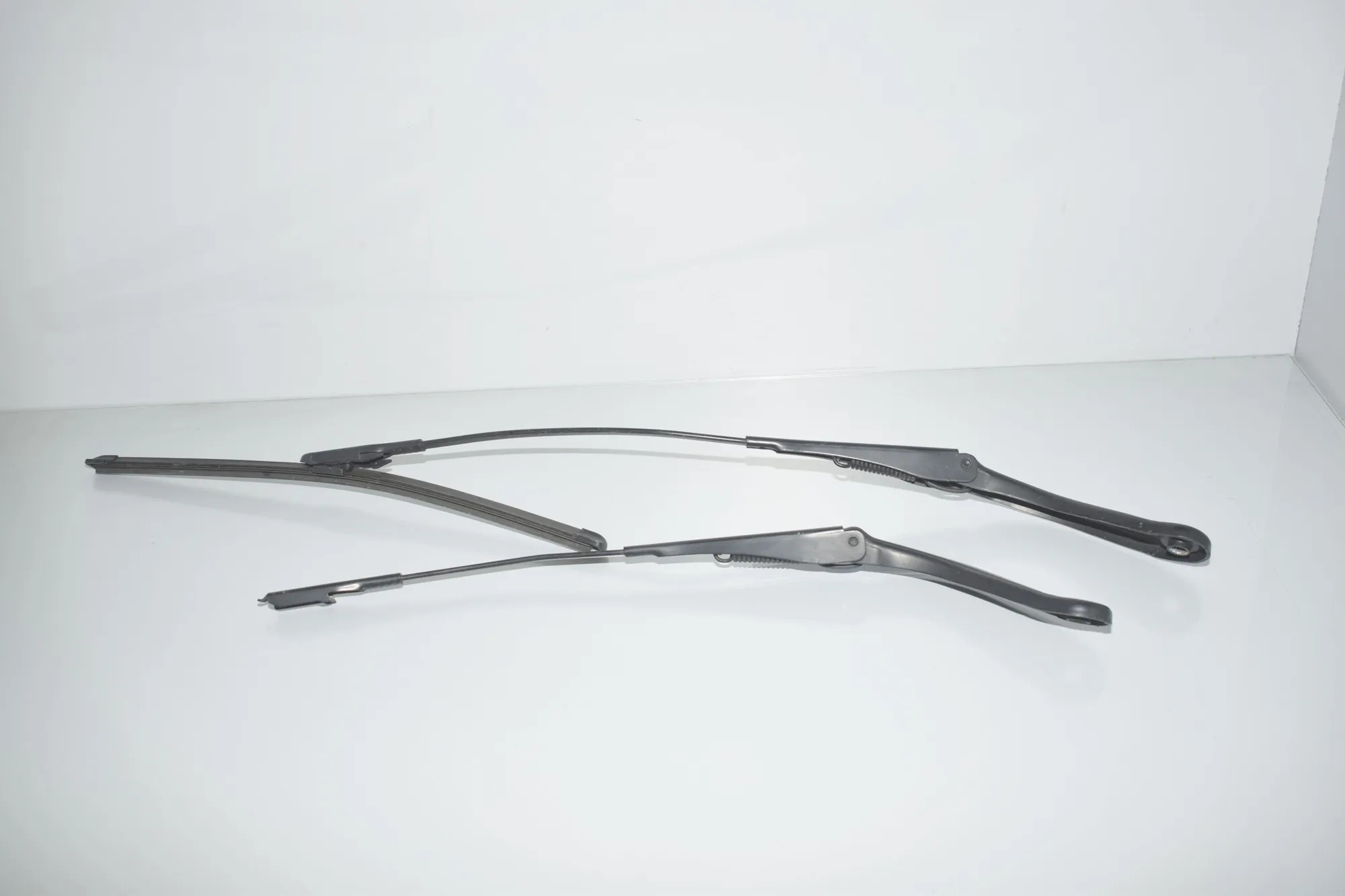 Front Wiper Arms – OEM 7260469 · BMW 3 (F30, F80) 320 i 2017