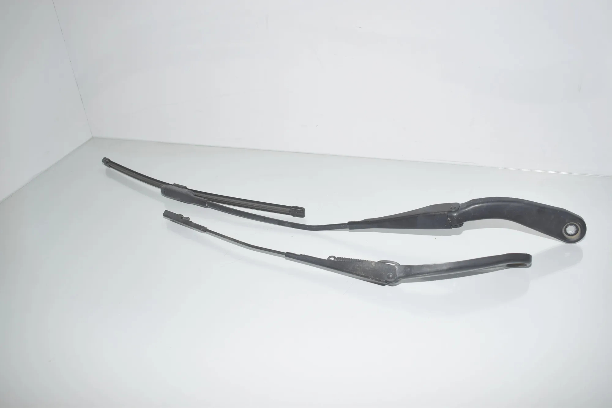 Front Wiper Arms – OEM 7260469 · BMW 3 (F30, F80) 320 i 2017 – 3