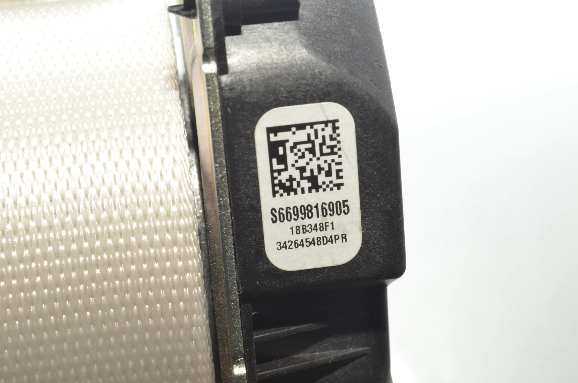 Rear Middle Seatbelt – OEM 6998169 · BMW X7 (G07) (2019 - -) xDrive 30 d 2019 – 5