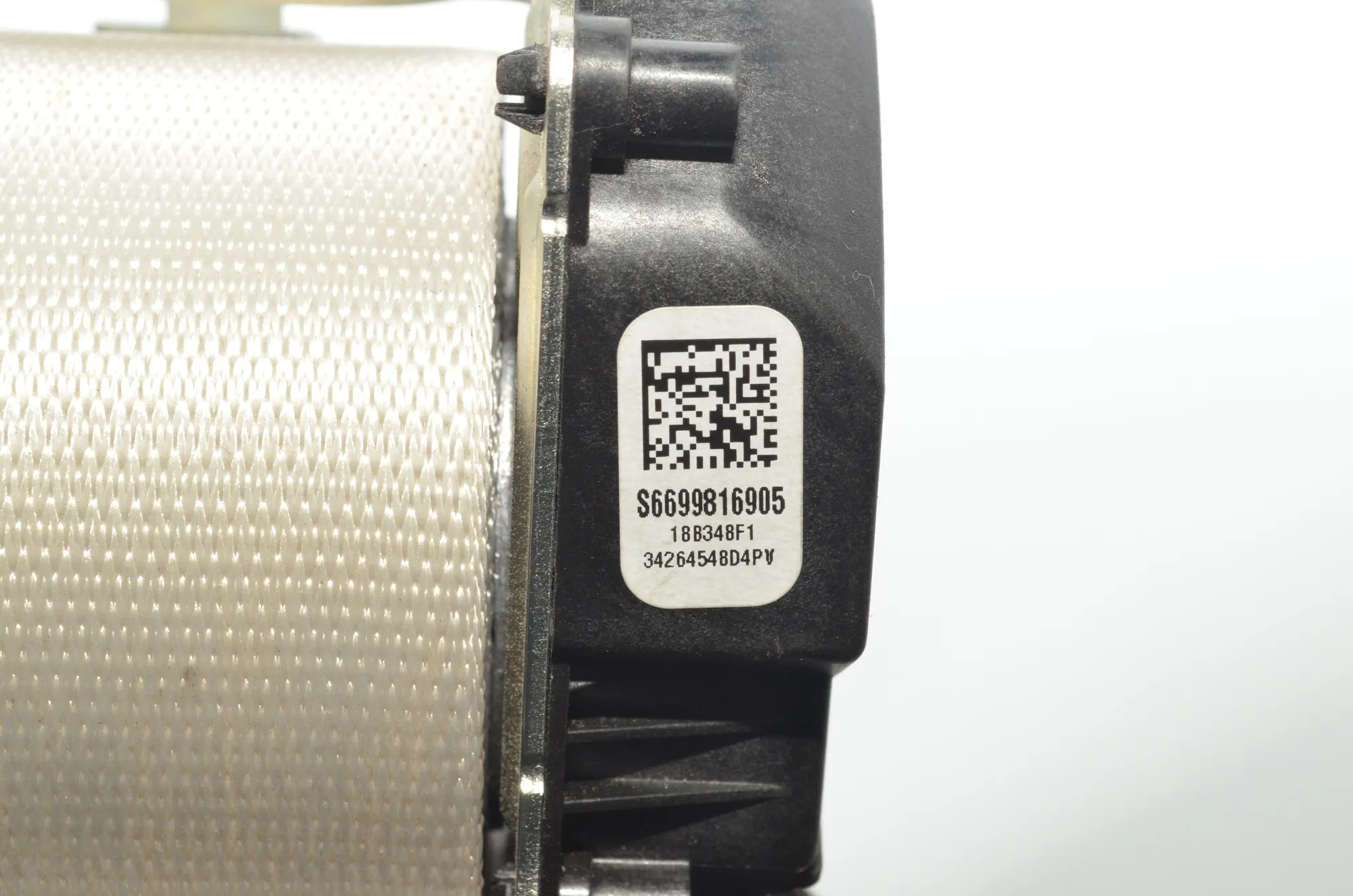 Rear Middle Seatbelt – OEM 6998169 · BMW X7 (G07) (2019 - -) xDrive 30 d 2019 – 5