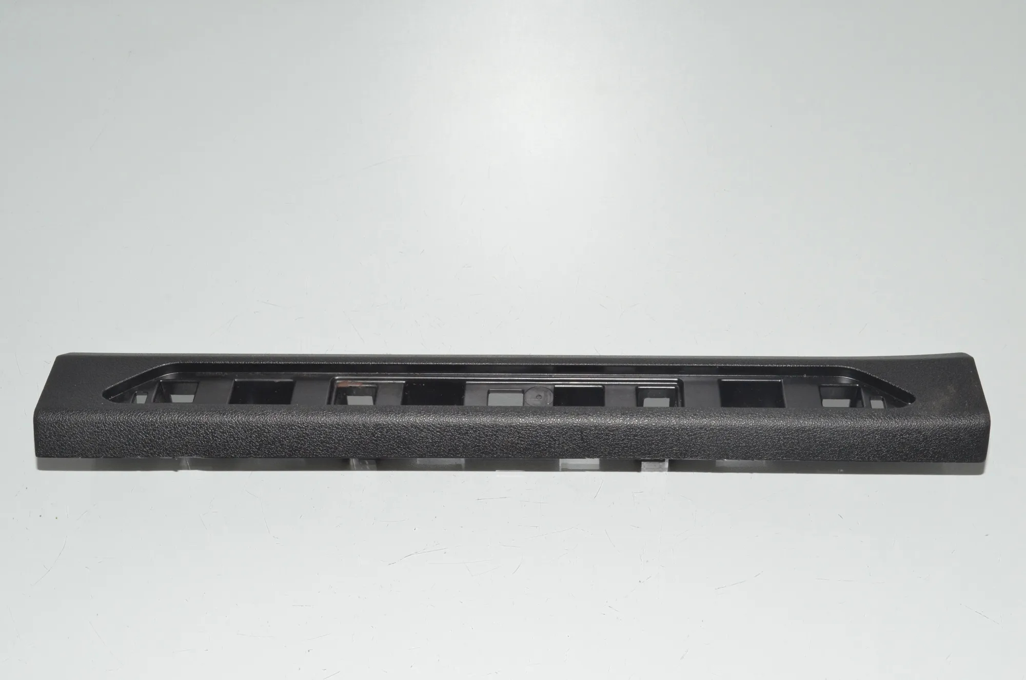 Front Left Interior Step Trim – OEM 7434240 · BMW X7 (G07) BMW X7 (G07) xDrive 30 d 2021 – 2