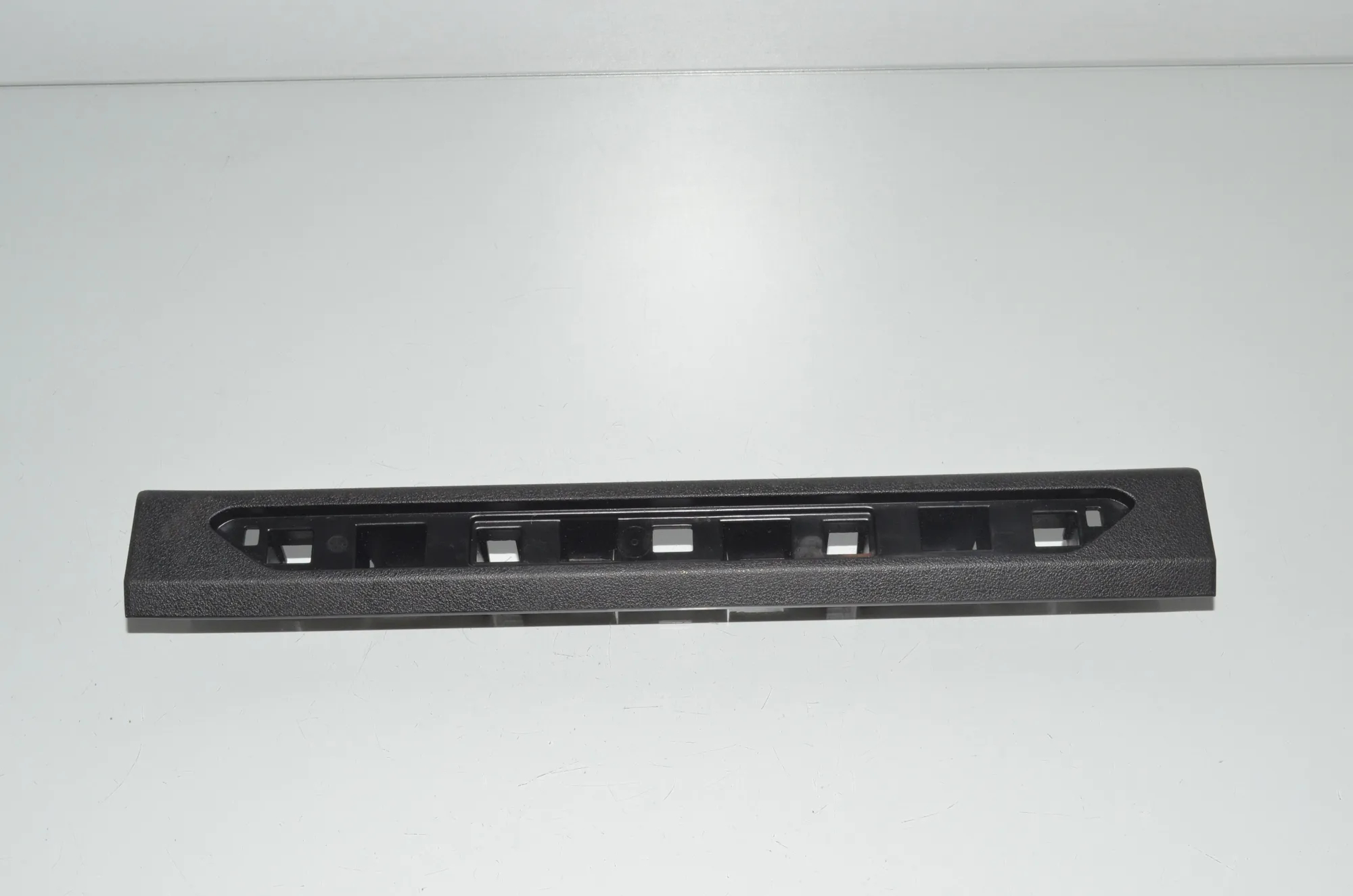 Front Left Interior Step Trim – OEM 7434240 · BMW X7 (G07) BMW X7 (G07) xDrive 30 d 2021