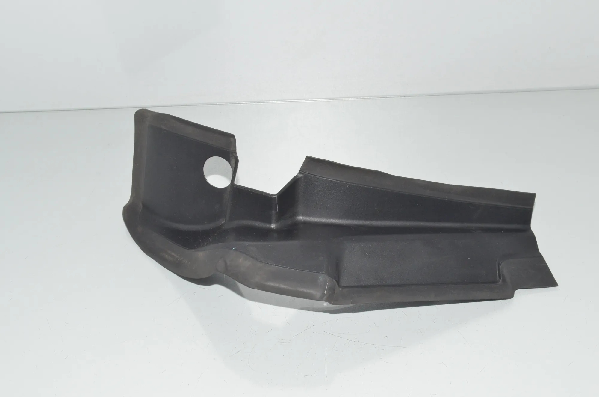 Rear Left Tail Light Trim – OEM 7451767 · BMW X7 (G07) (2019 - -) xDrive 30 d 2019