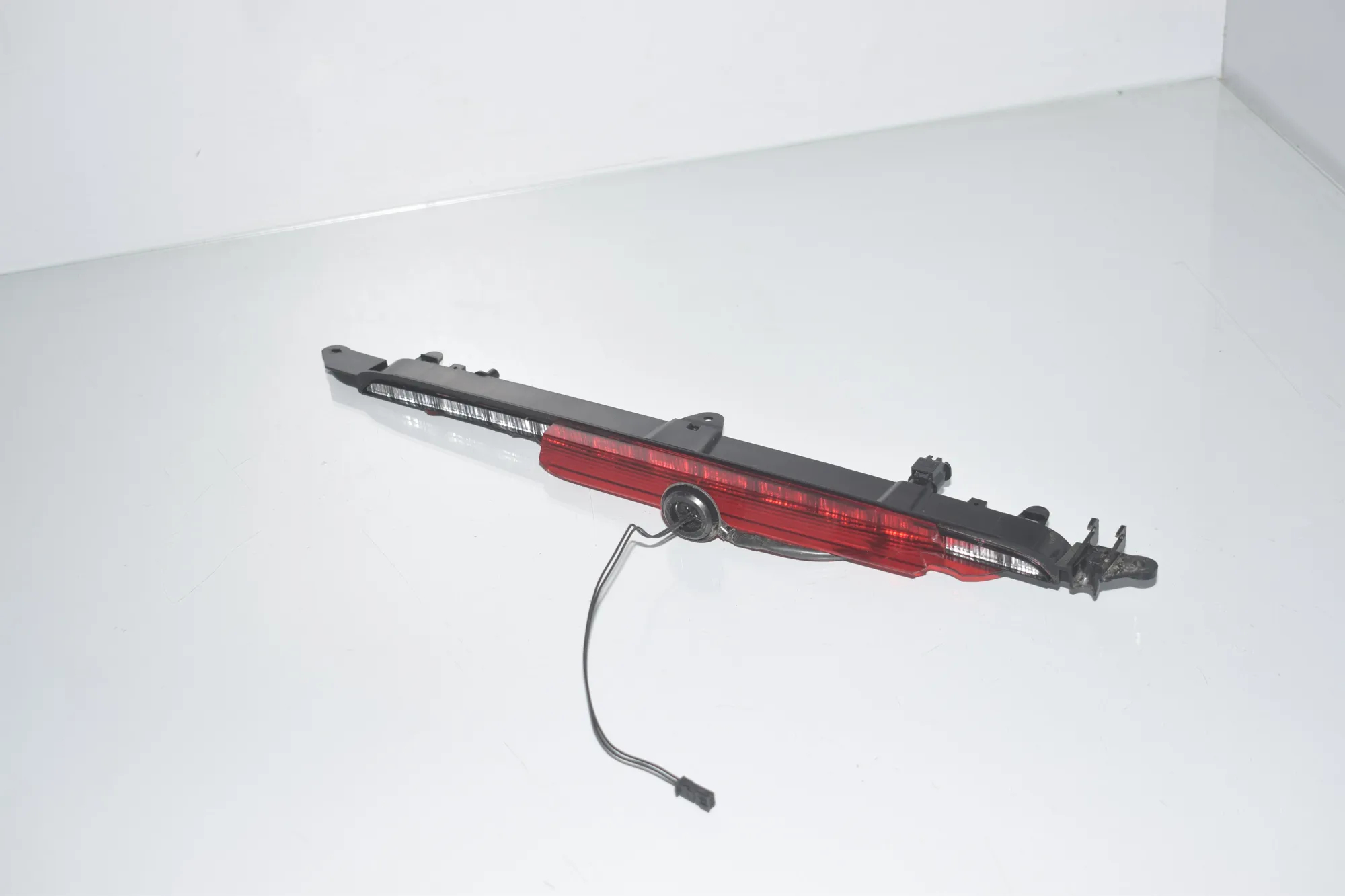 Rear Third Brake Stop Light – OEM 7304040 · BMW i3 (I01) Electric 2020 – 3