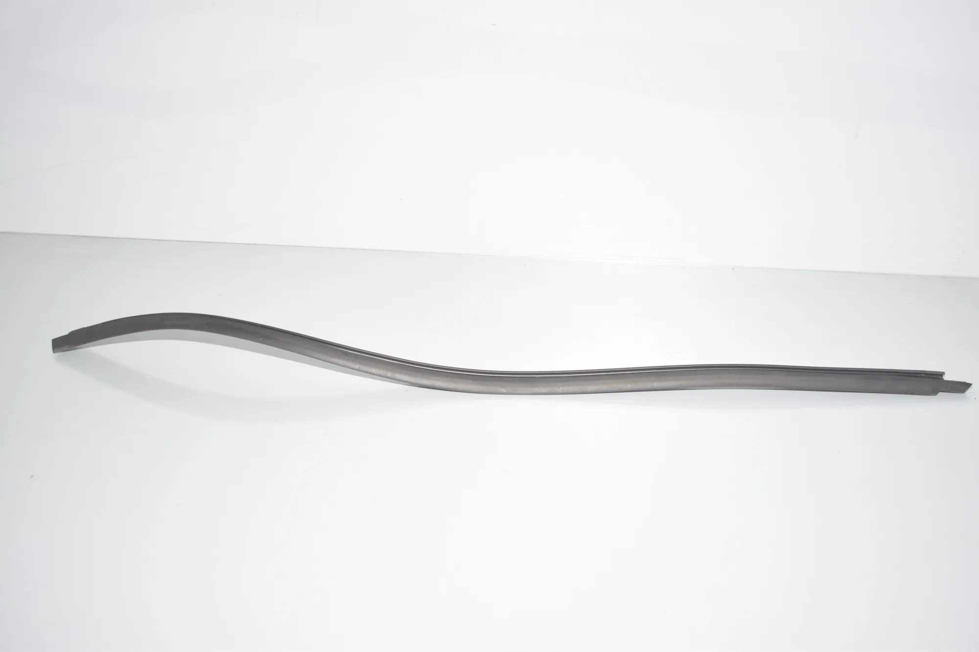 Rear Left Door Window Strip – OEM 7277047 · BMW i3 (I01) Electric 2020 – 2