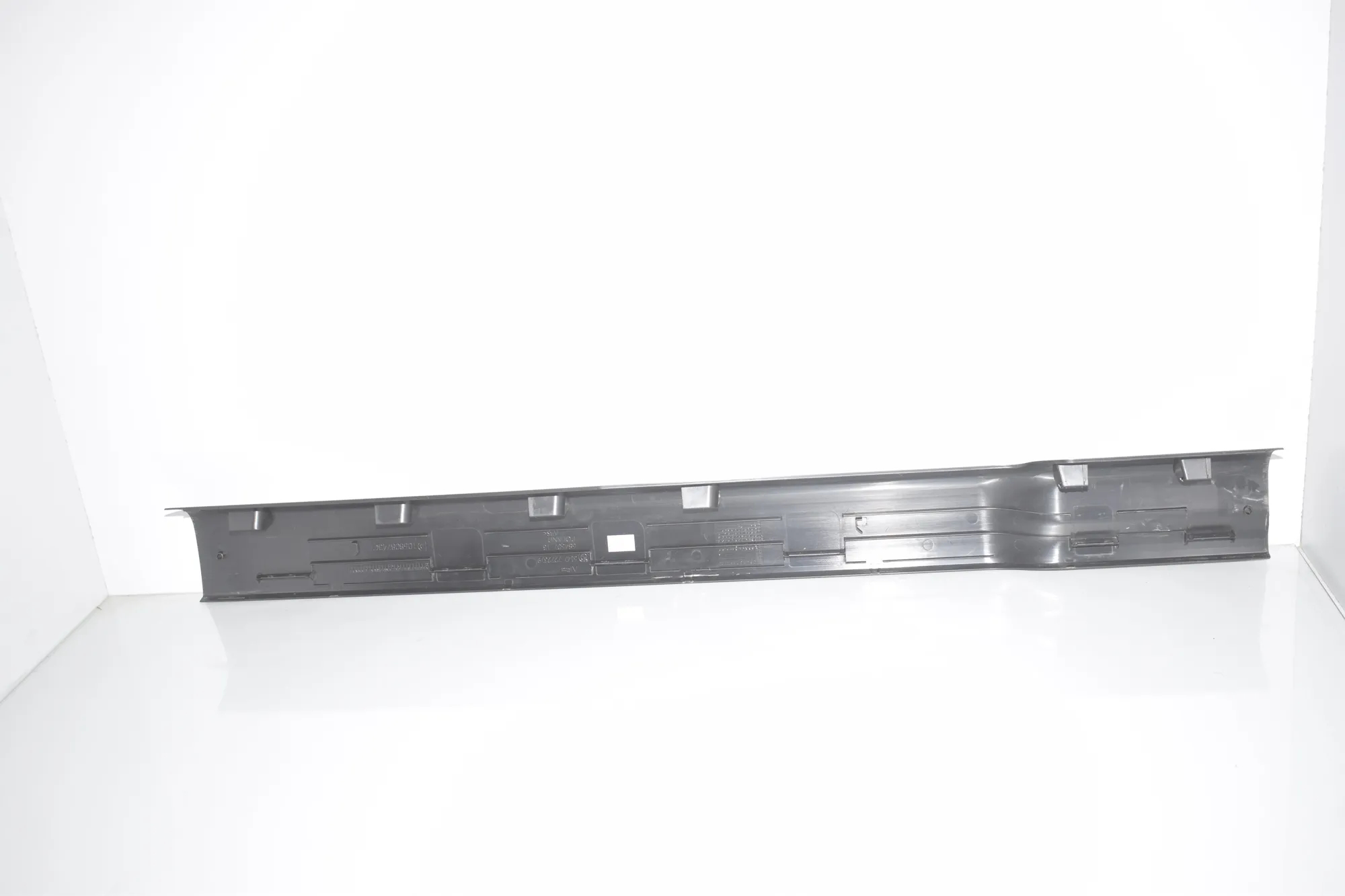Front Left Interior Step Trim – OEM 7272379 · BMW i3 (I01) Electric 2020 – 2