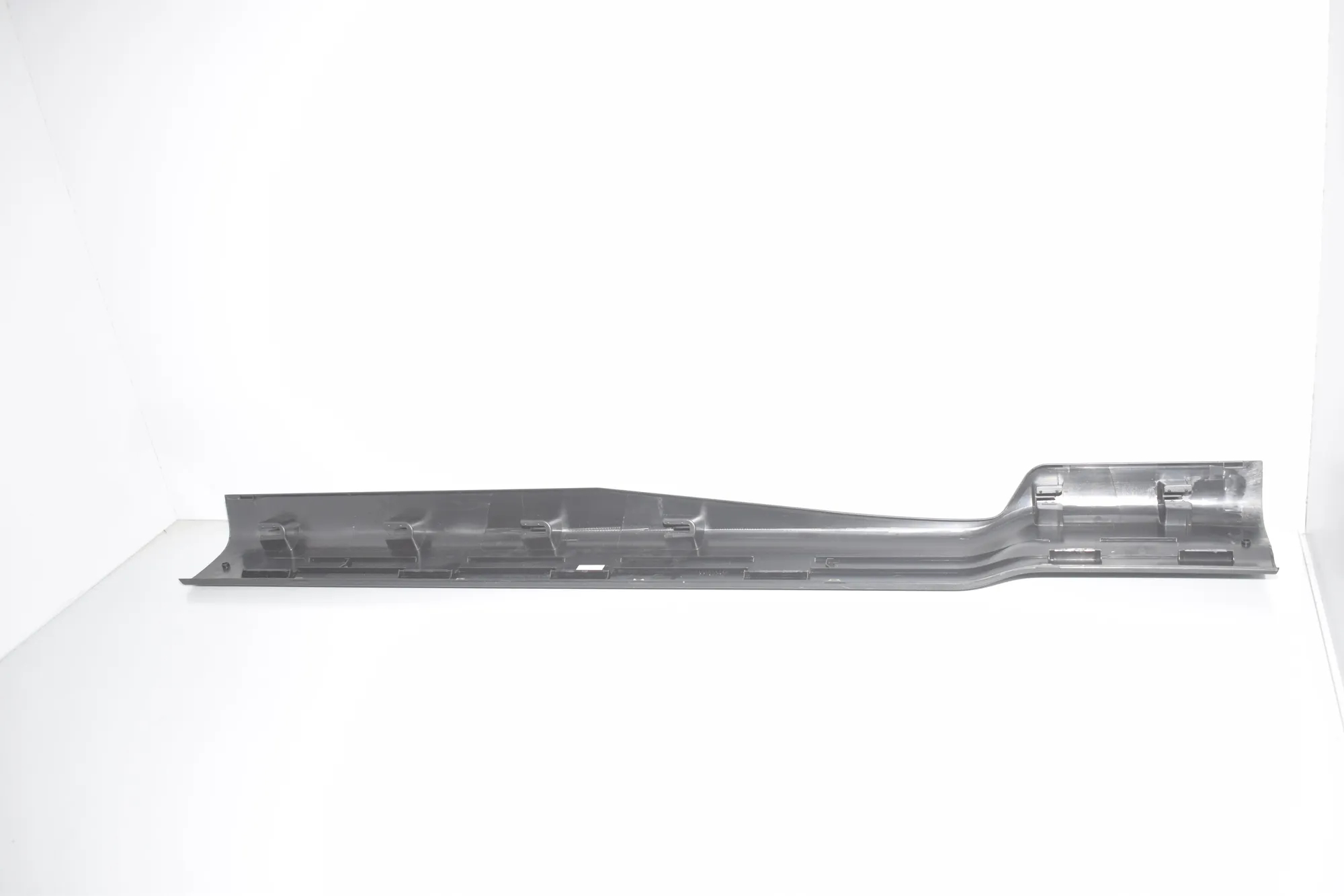 Front Left Interior Step Trim – OEM 7272379 · BMW i3 (I01) Electric 2020 – 3