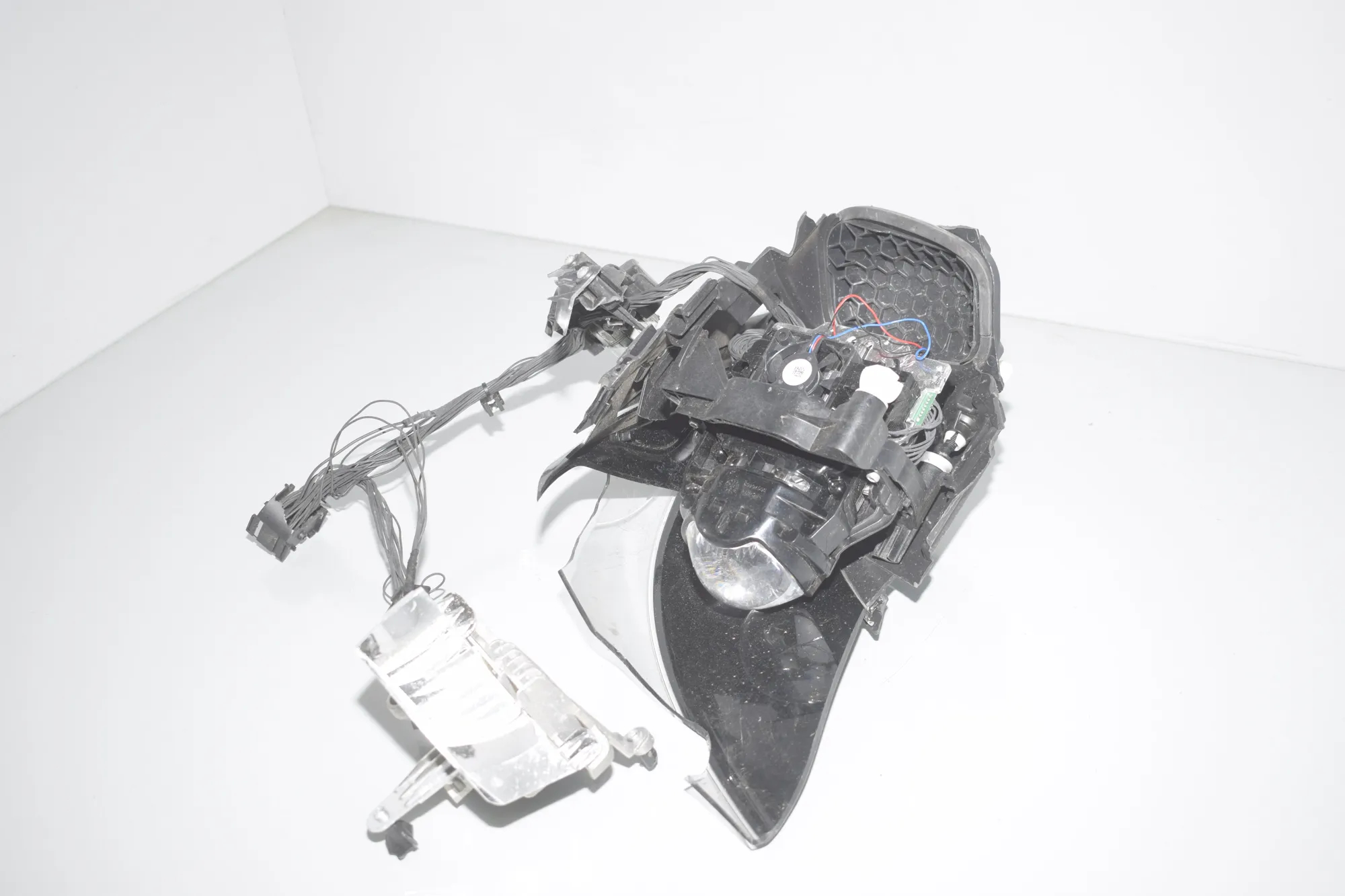 Front Left Headlight – OEM 8494343 · BMW i3 (I01) Electric 2020 – 5