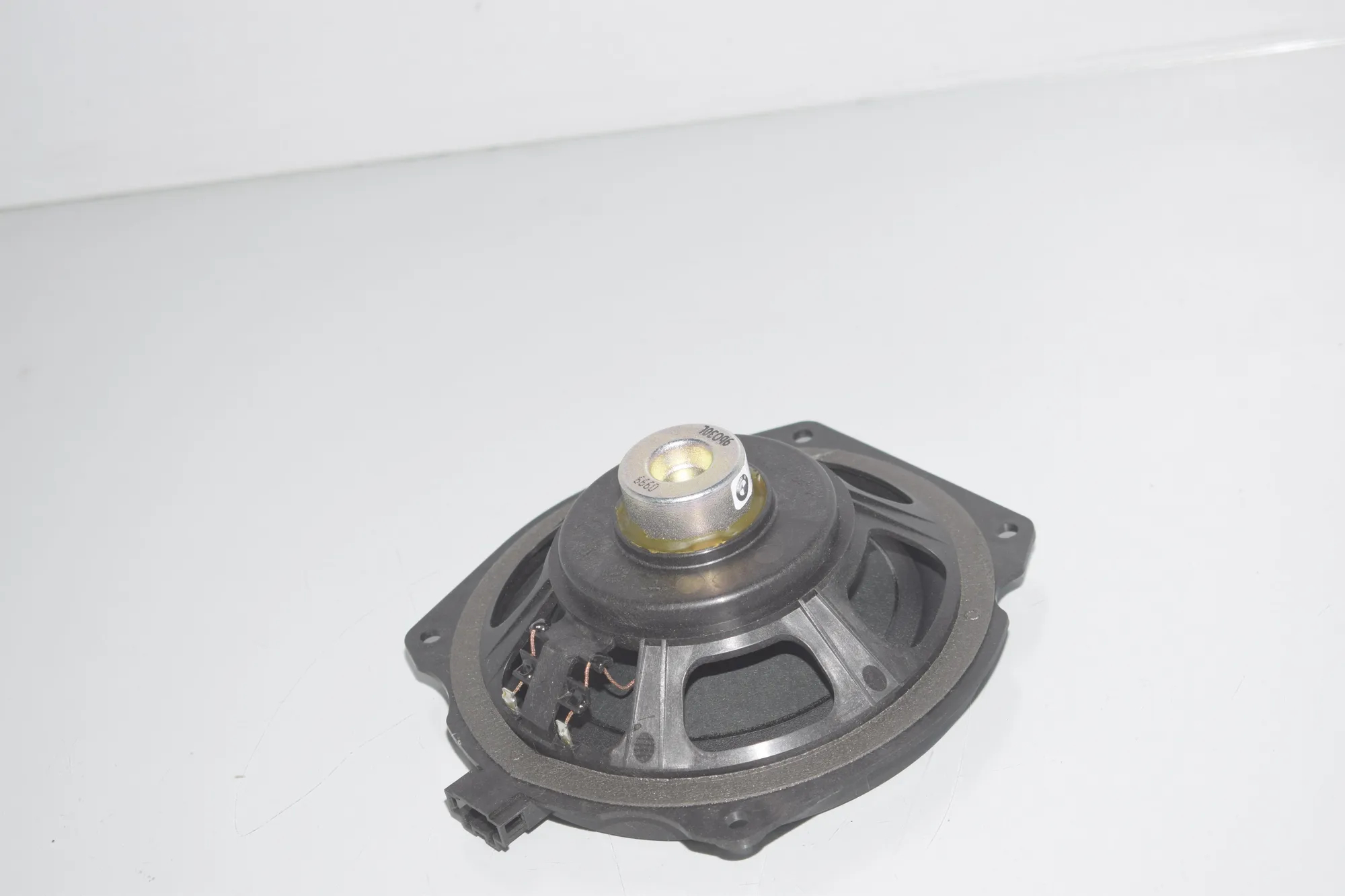 Left Side Floor Subwoofer – OEM 8715684 · BMW i3 (I01) Electric 2020 – 2
