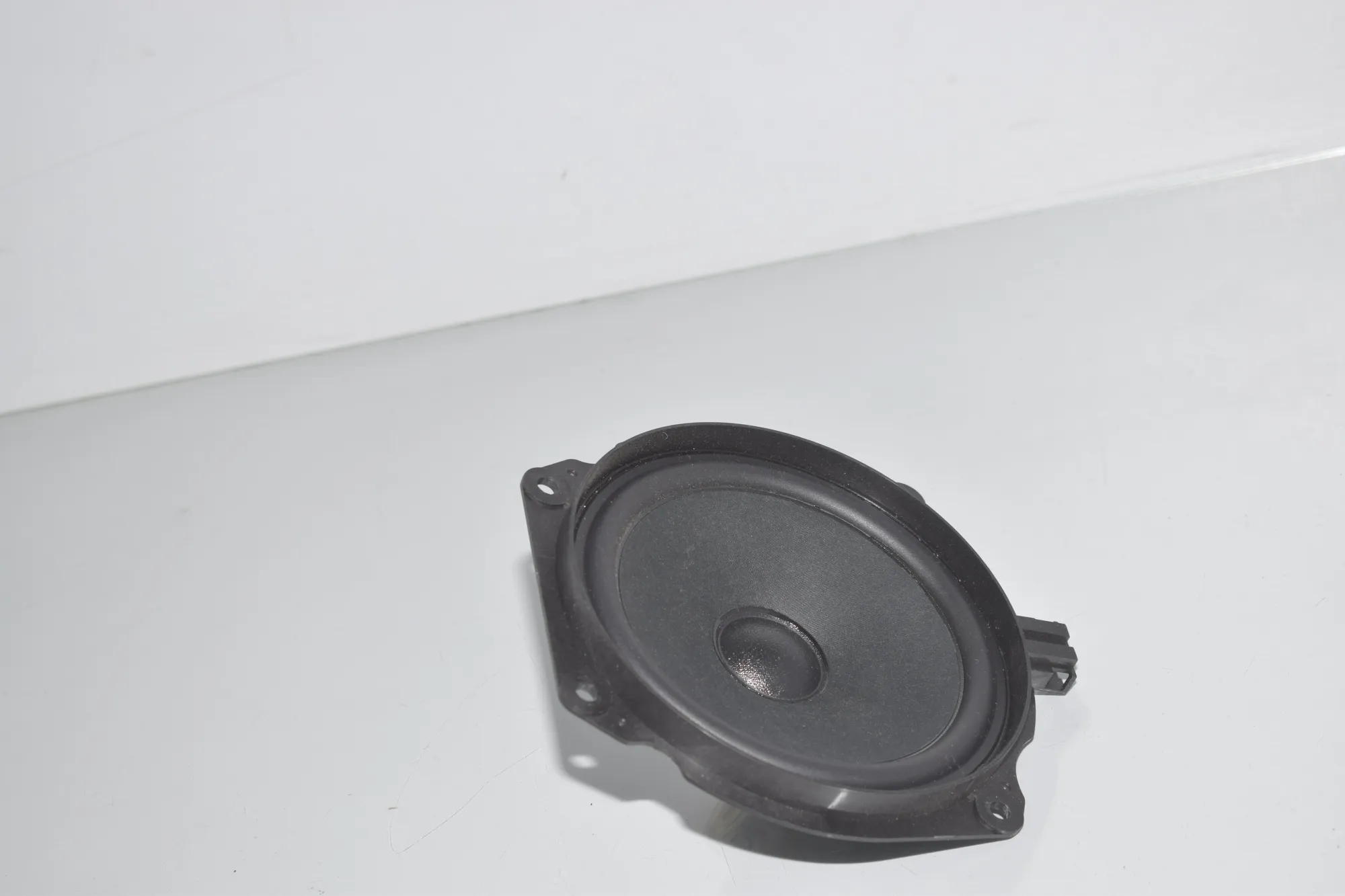 Left Side Floor Subwoofer – OEM 8715684 · BMW i3 (I01) Electric 2020 – 3