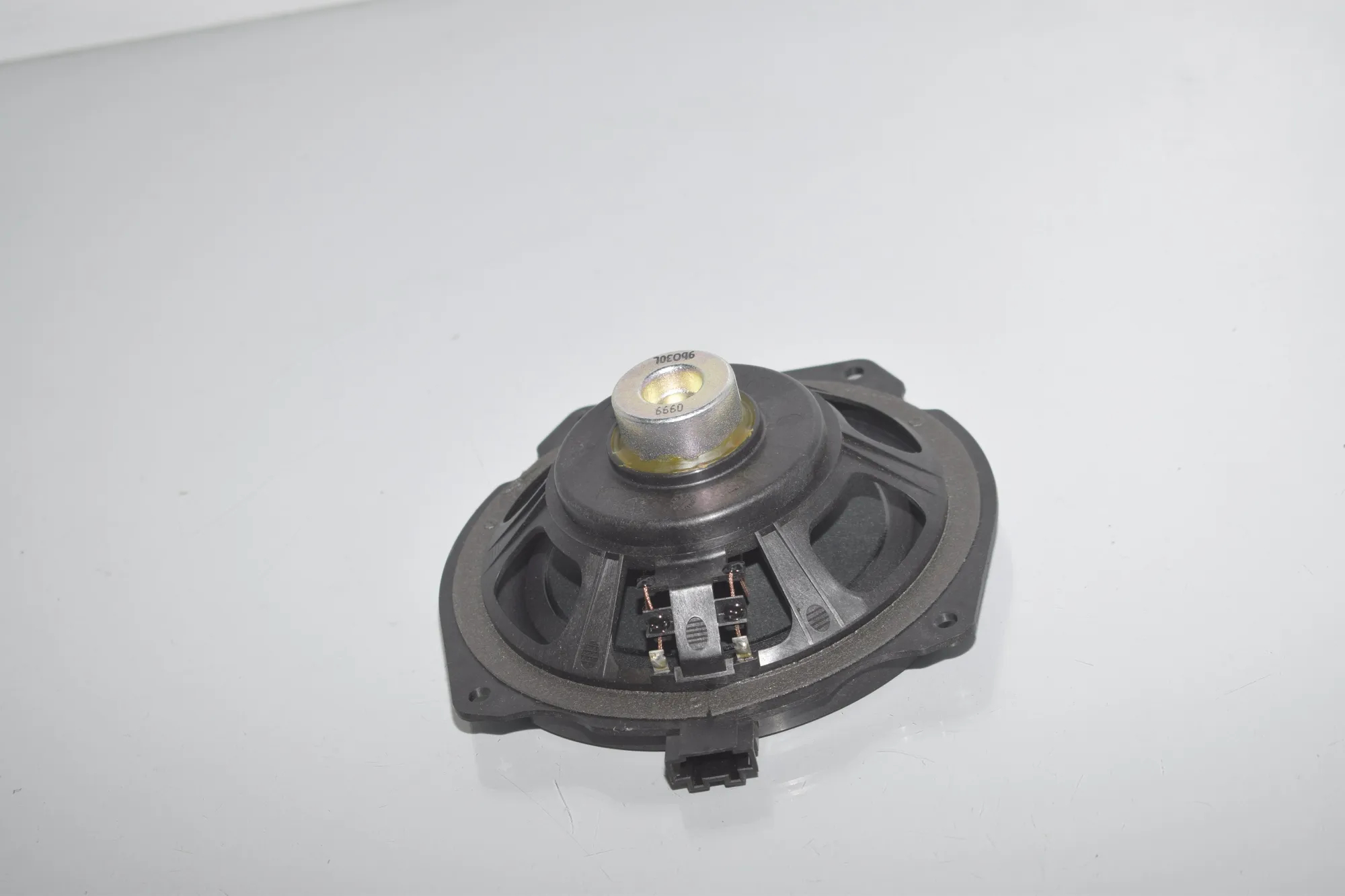 Left Side Floor Subwoofer – OEM 8715684 · BMW i3 (I01) Electric 2020 – 5