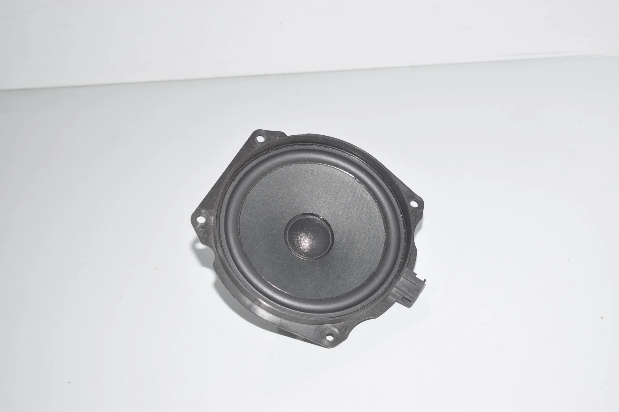Left Side Floor Subwoofer – OEM 8715684 · BMW i3 (I01) Electric 2020 – 4
