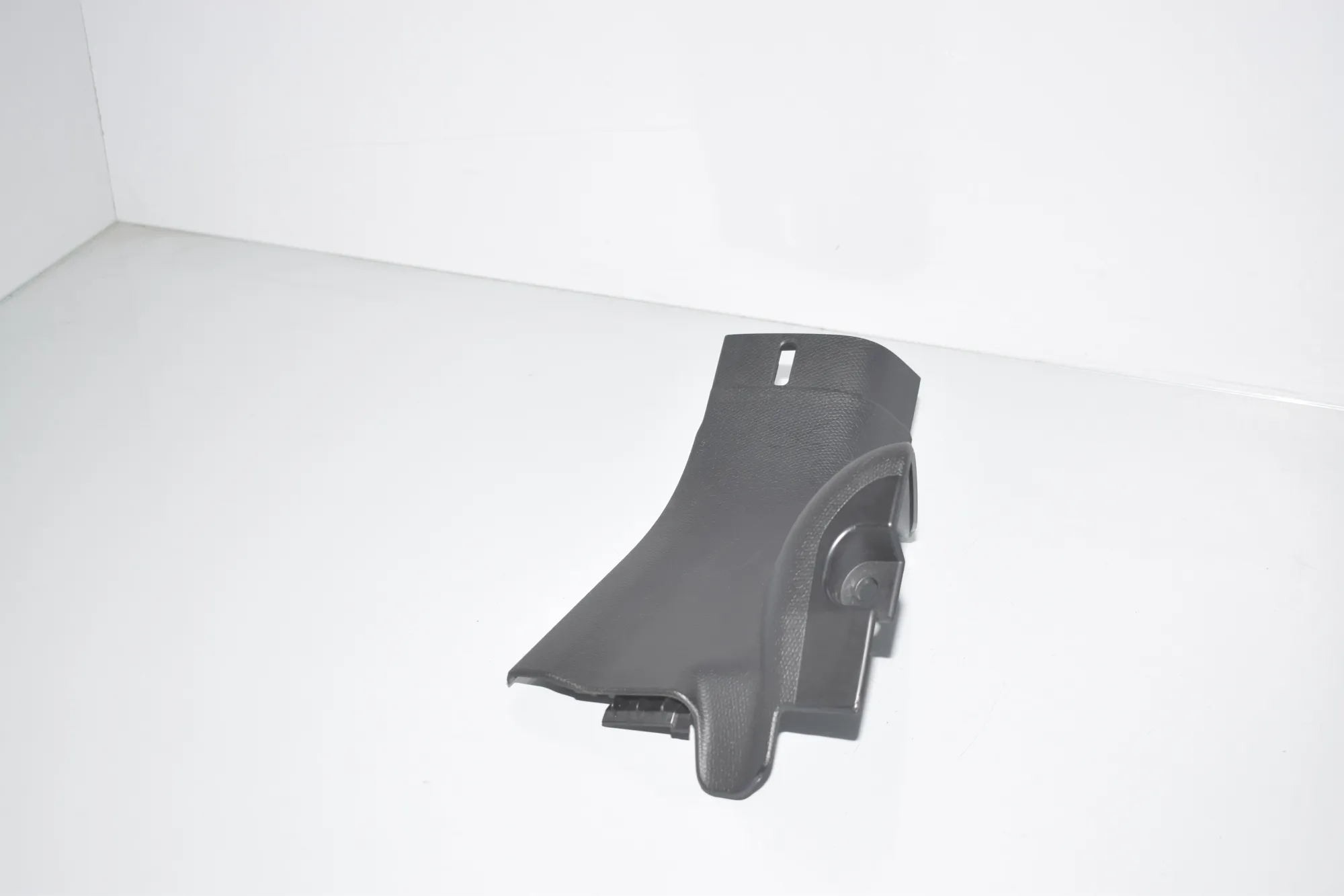 Rear Left Interior Step Trim – OEM 7272381 · BMW i3 (I01) Electric 2020 – 4