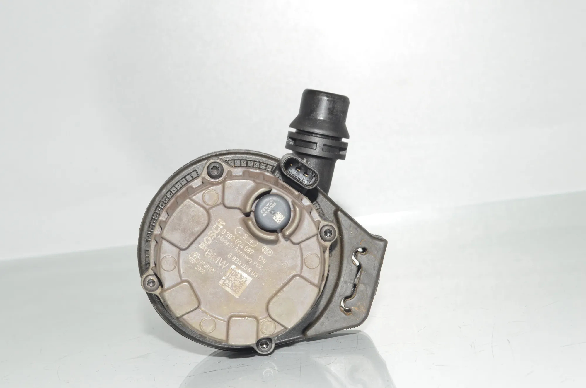 Auxiliary Water Pump – OEM 6834936 · BMW X7 (G07) (2019 - -) xDrive 30 d 2019 – 4