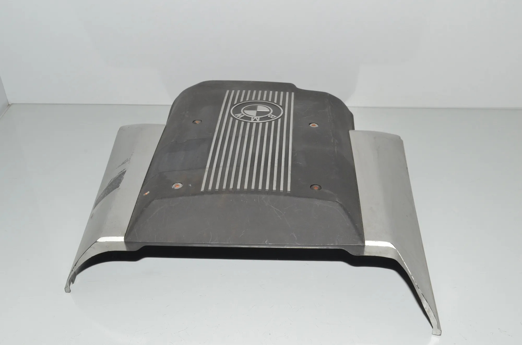Engine Cover – OEM 7513302 · BMW X5 (E53) BMW X5 (E53) 4.6 is 2002 – 2