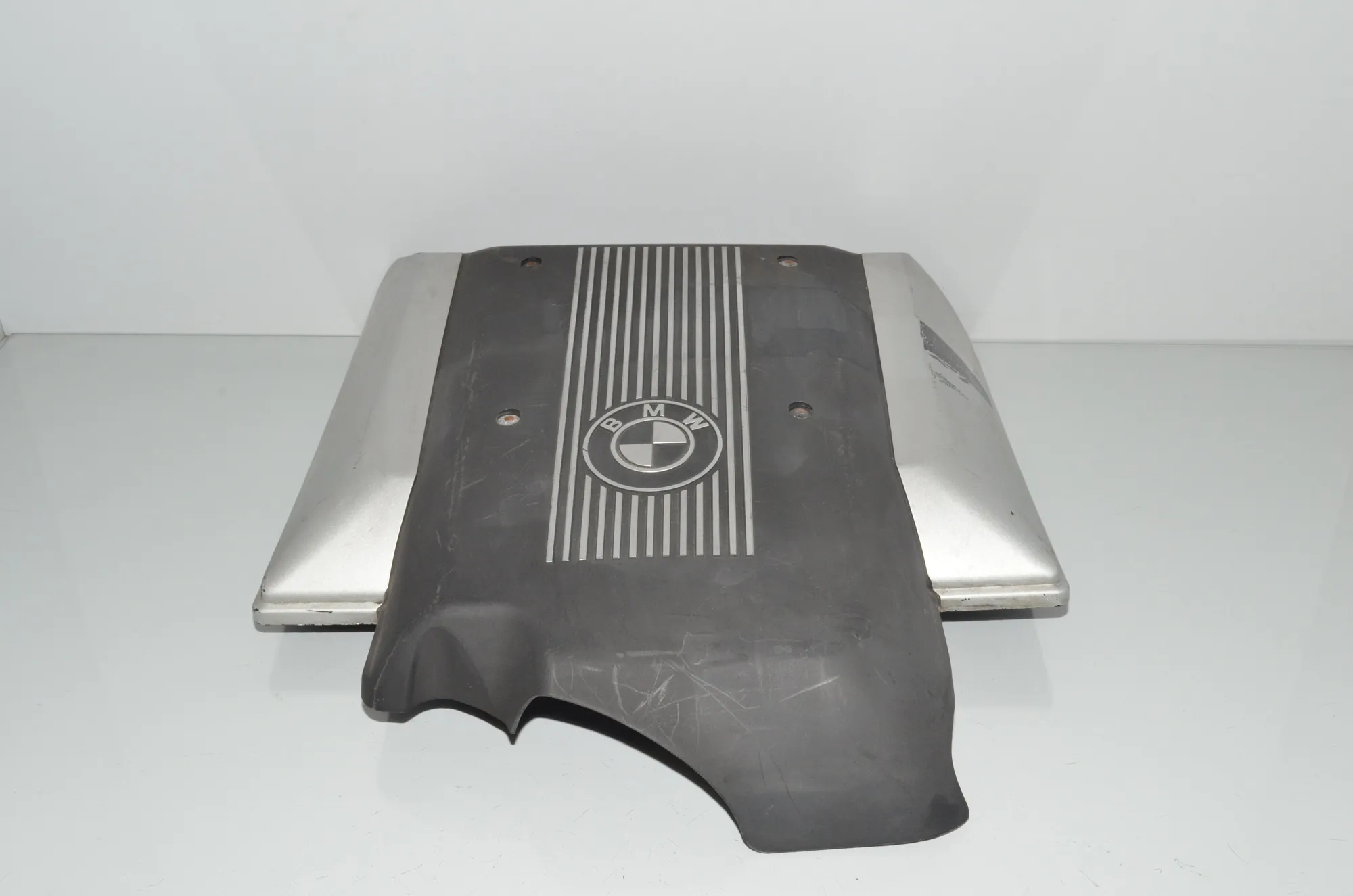 Engine Cover – OEM 7513302 · BMW X5 (E53) BMW X5 (E53) 4.6 is 2002