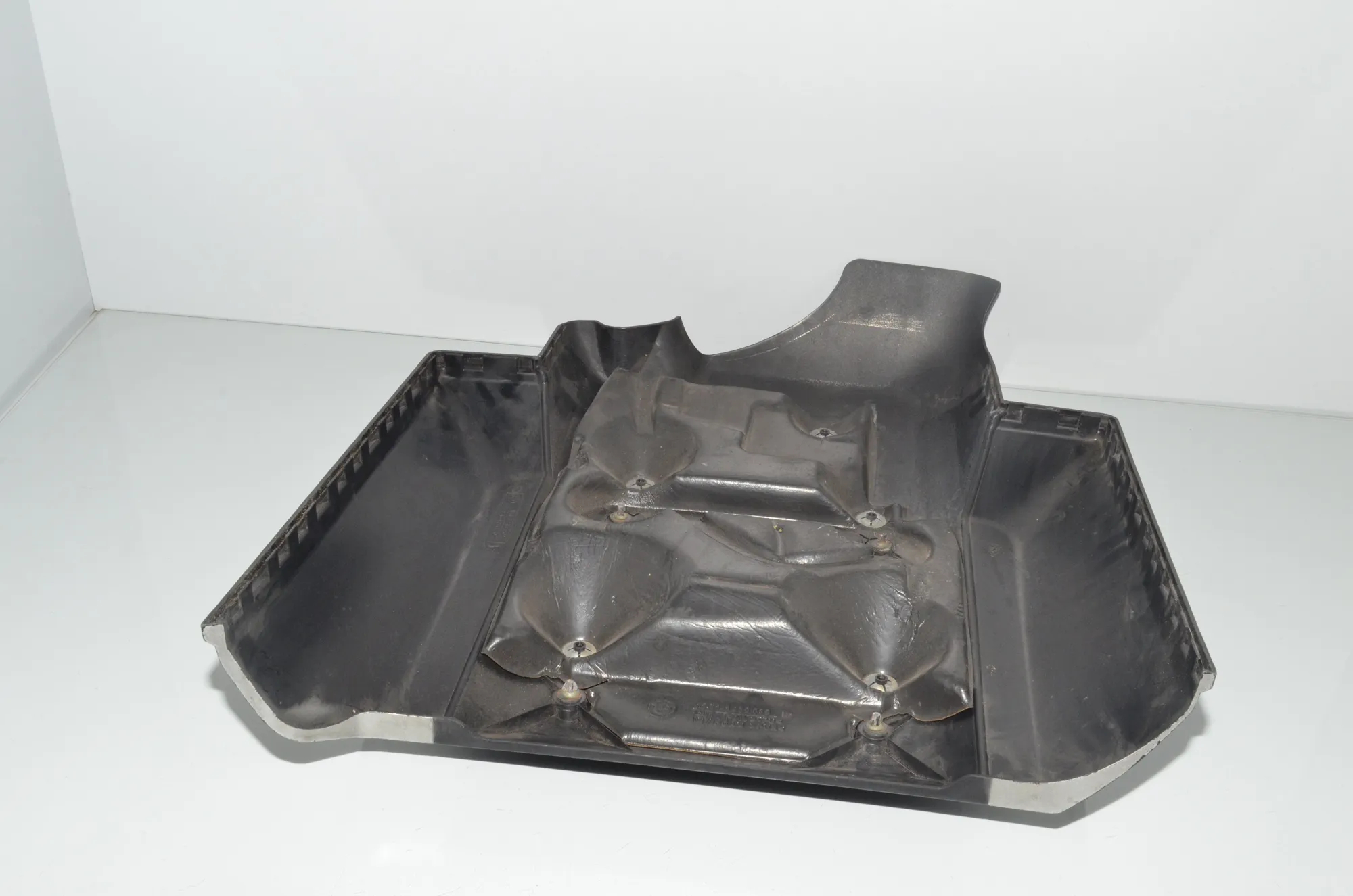Engine Cover – OEM 7513302 · BMW X5 (E53) BMW X5 (E53) 4.6 is 2002 – 4