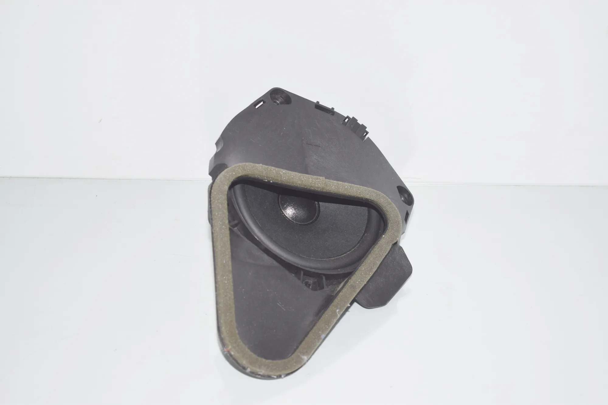 Left Side Floor Subwoofer – OEM 8715684 · BMW i3 (I01) Electric 2020