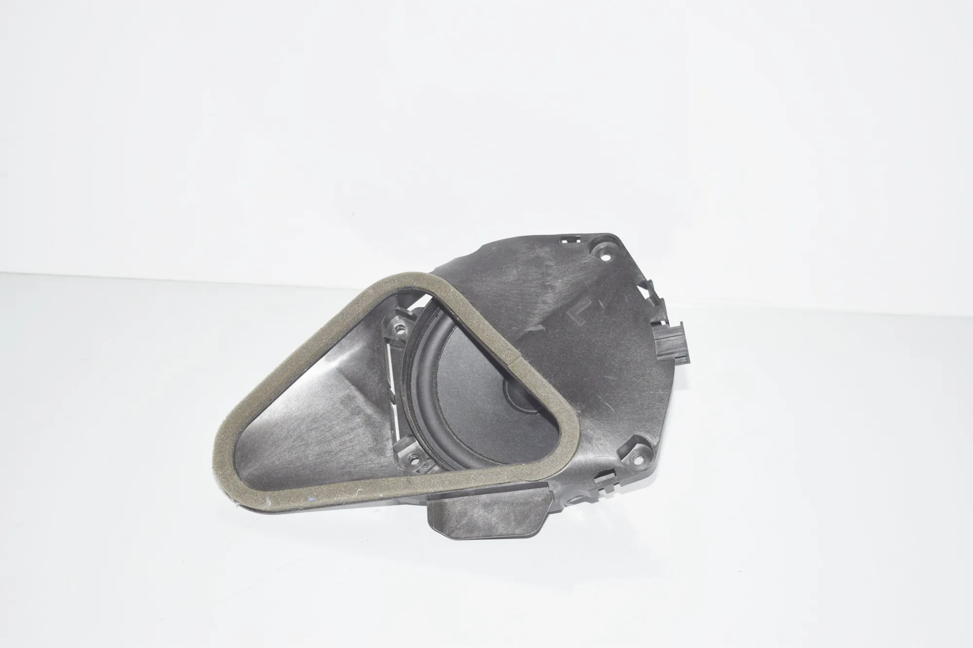 Left Side Floor Subwoofer – OEM 8715684 · BMW i3 (I01) Electric 2020 – 2