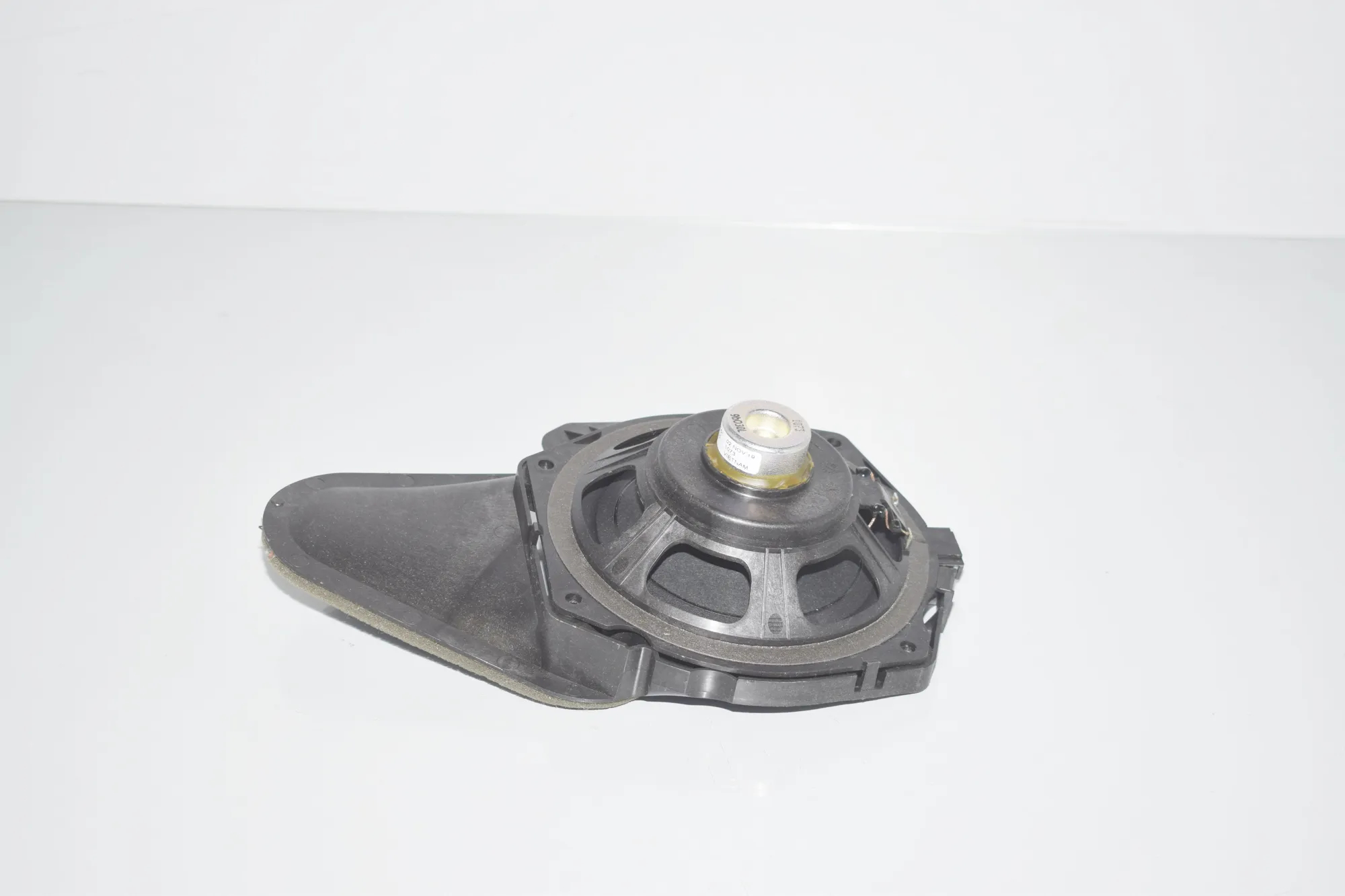 Left Side Floor Subwoofer – OEM 8715684 · BMW i3 (I01) Electric 2020 – 3