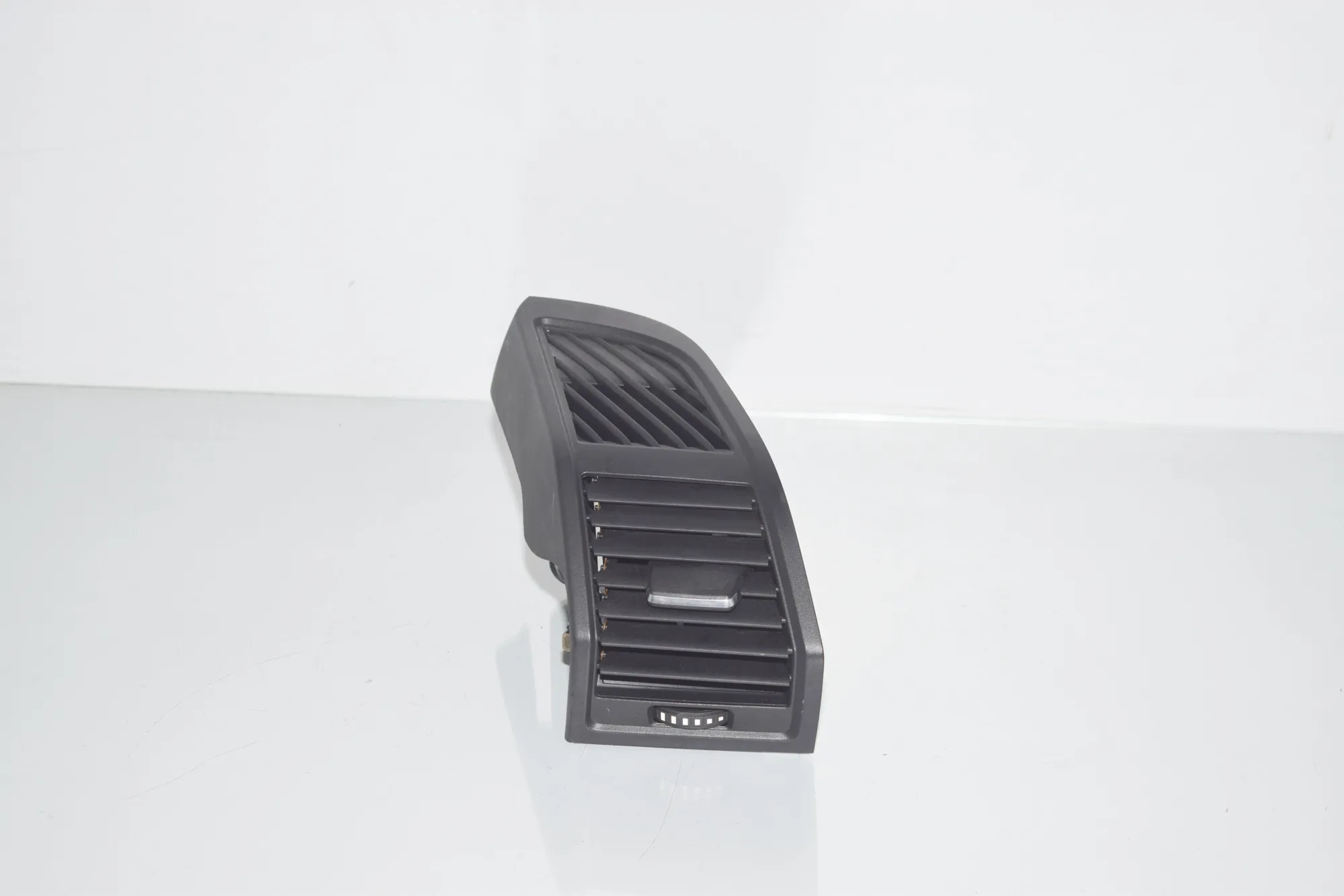 Dashboard Air Vents – OEM 9283003 · BMW i3 (I01) Electric 2020