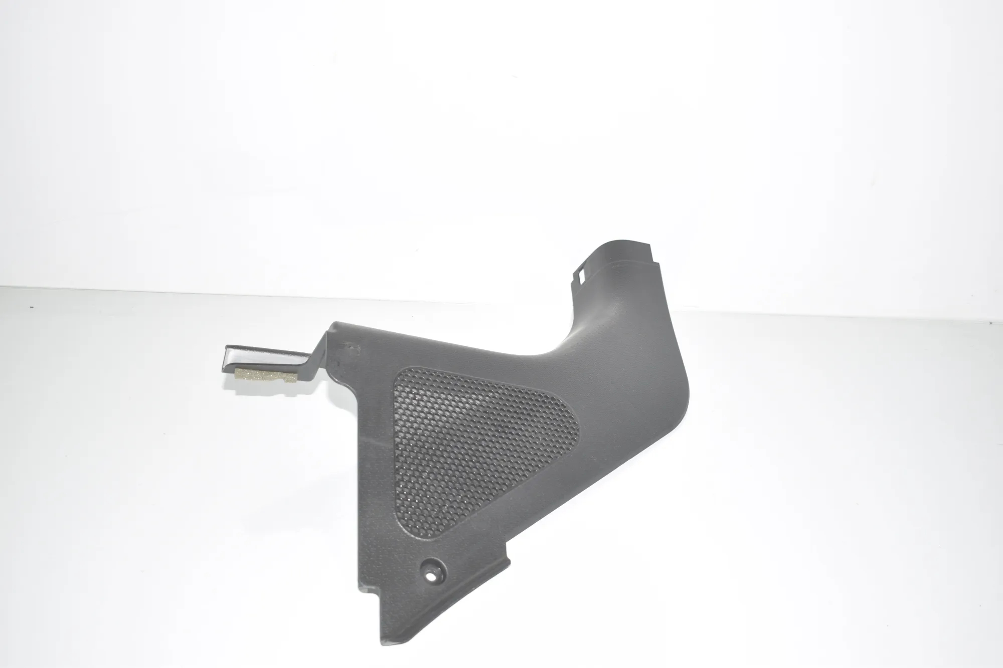 Front Right Interior Step Trim – OEM 7272418 · BMW i3 (I01) Electric 2020 – 3
