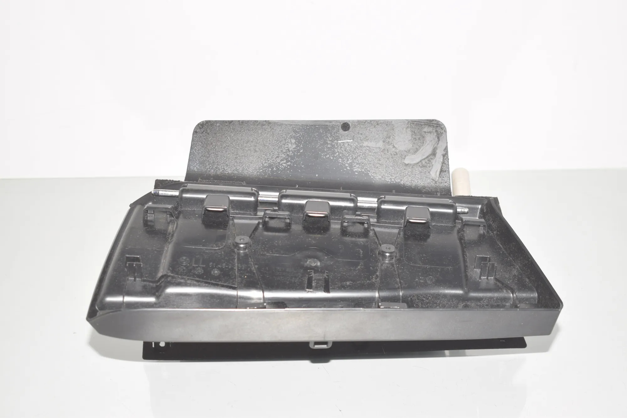Glove Compartment – OEM 727584-10 · BMW i3 (I01) Electric 2020 – 5