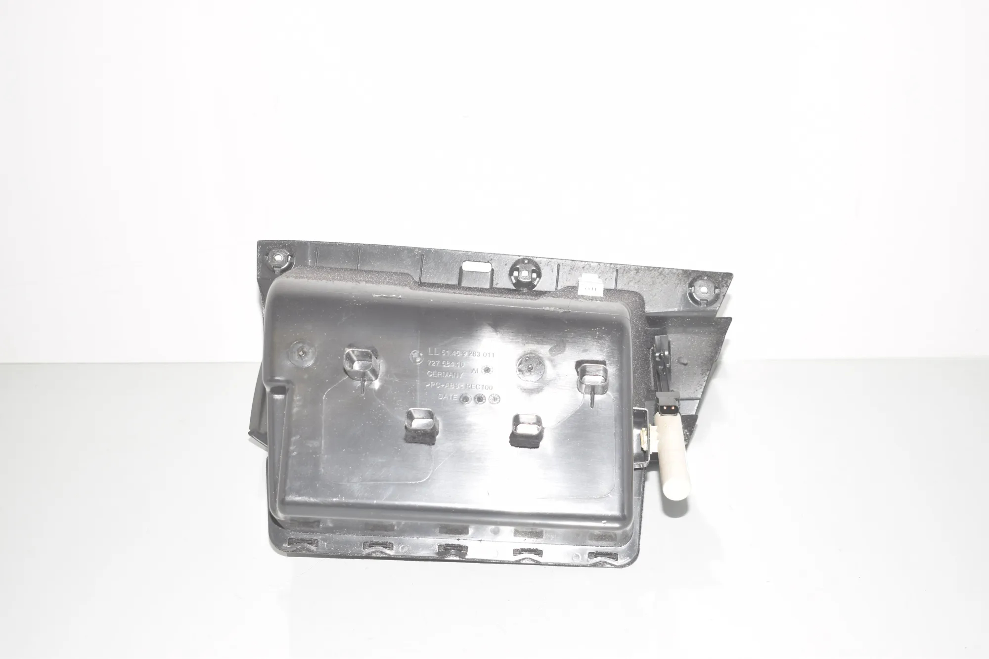 Glove Compartment – OEM 727584-10 · BMW i3 (I01) Electric 2020 – 3