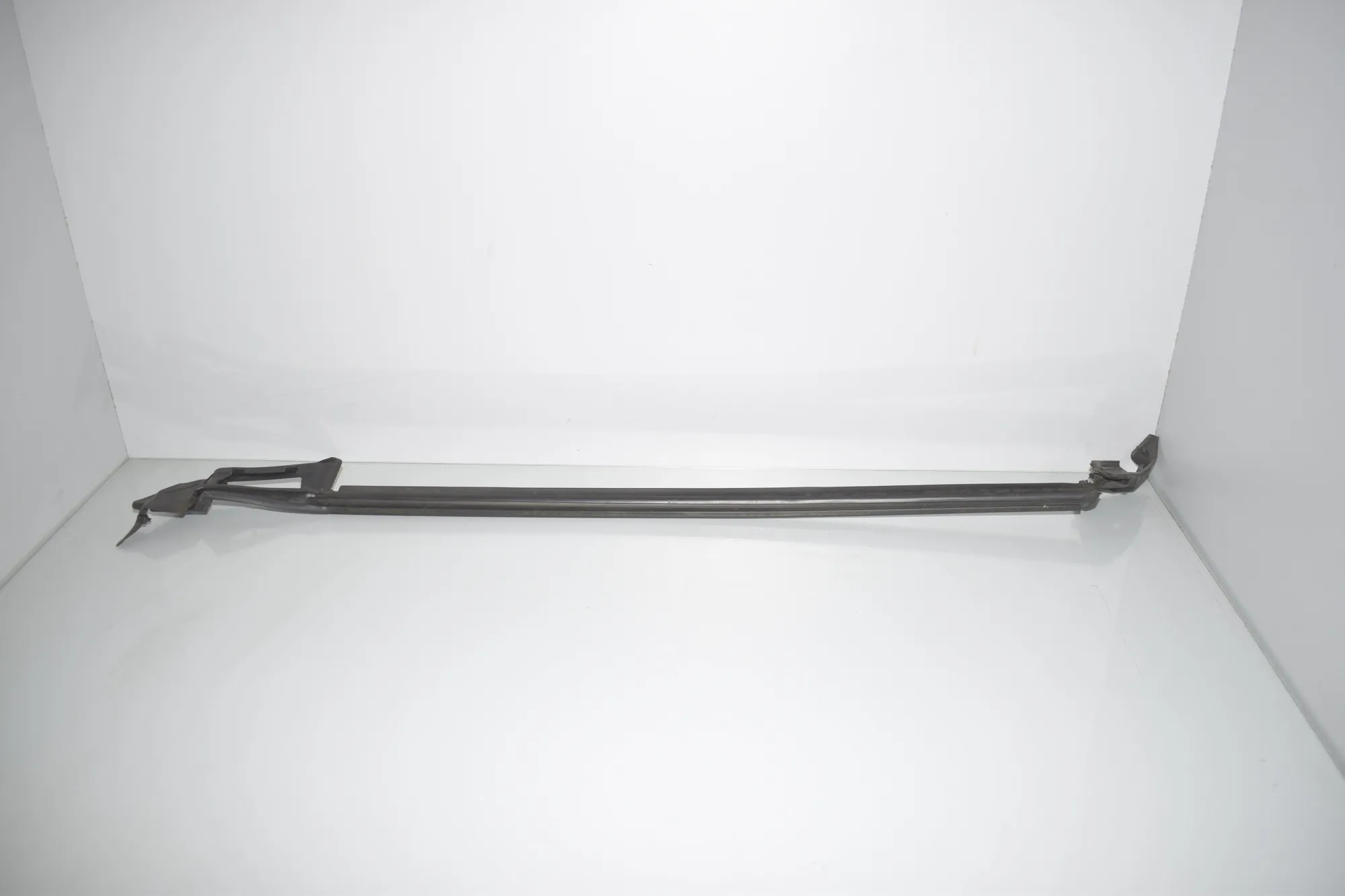 Front Right Door Rubber Seal – OEM 7277050 · BMW i3 (I01) Electric 2021