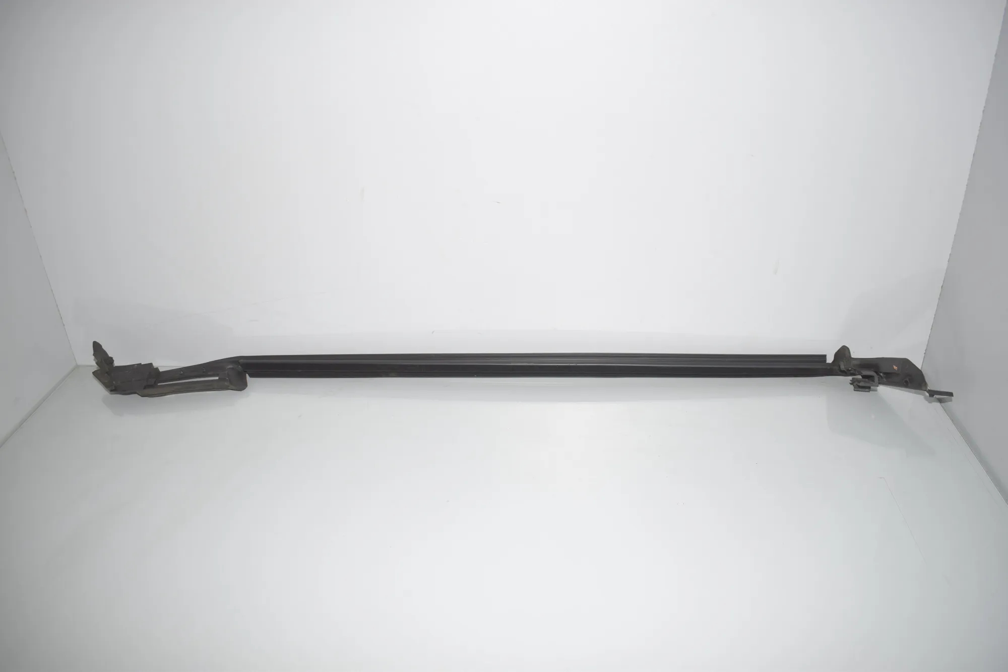 Front Right Door Rubber Seal – OEM 7277050 · BMW i3 (I01) Electric 2021 – 2
