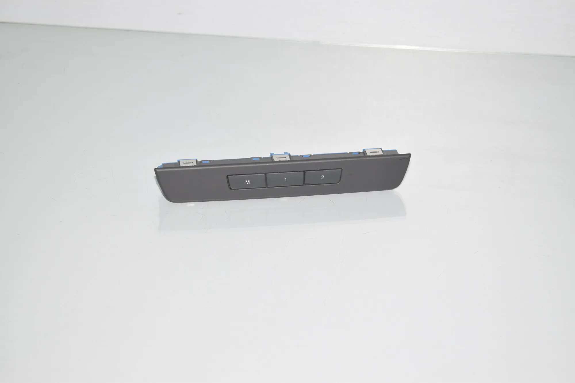 Left Seat Control Switches – OEM 9215808 · BMW 5 (F10) BMW 5 (F10) 520 d 2016
