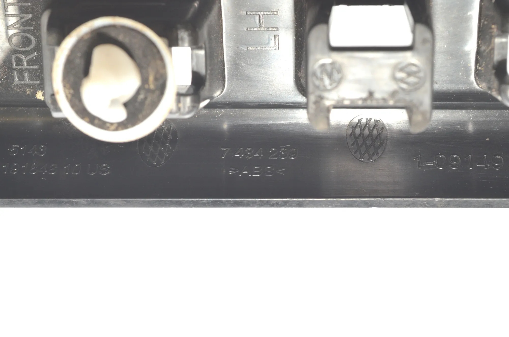 Front Left Interior Step Trim – OEM 7434239 · BMW X7 (G07) (2019 - -) xDrive 30 d 2019 – 5