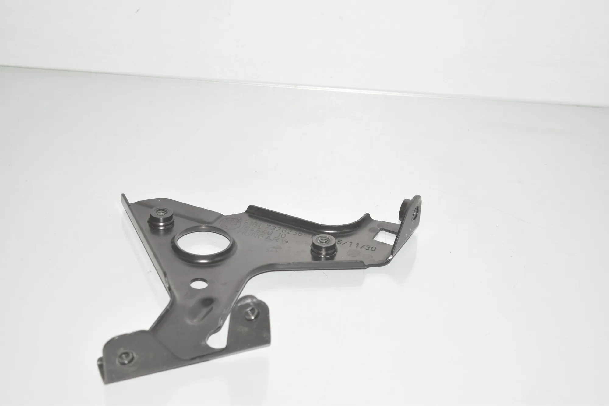 Bracket – OEM 7326236 · BMW 3 (F30, F80) 320 i 2017 – 3