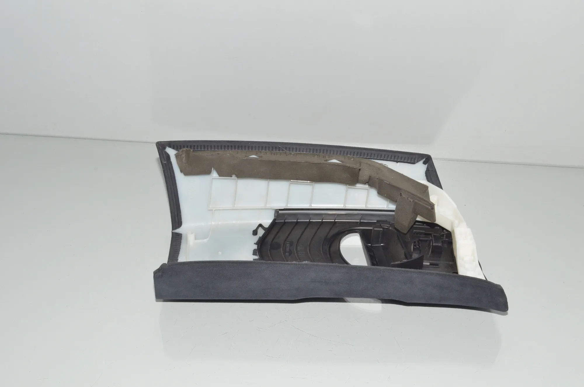 Right Side Pillar Trim – OEM 9108712 · BMW X7 (G07) (2019 - -) xDrive 30 d 2019 – 5
