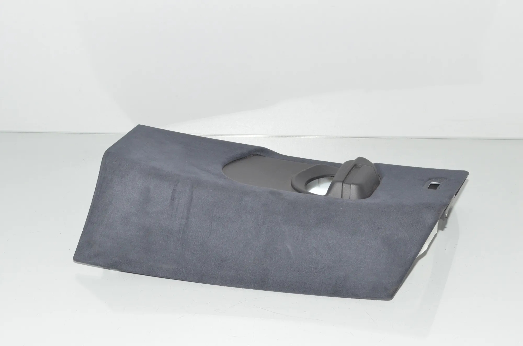 Right Side Pillar Trim – OEM 9108712 · BMW X7 (G07) (2019 - -) xDrive 30 d 2019 – 3