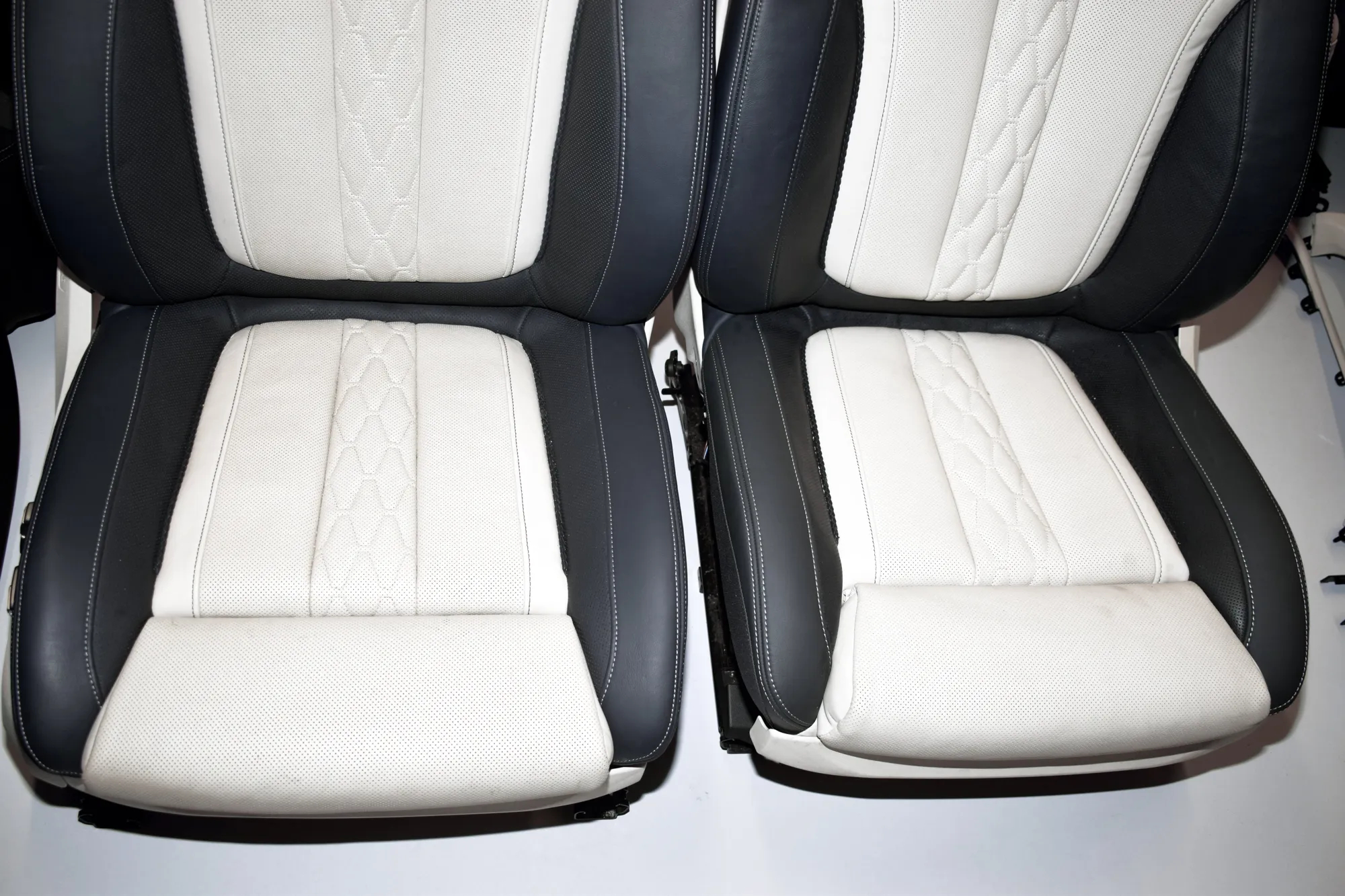 Seat set – OEM 0456 · BMW X7 (G07) (2019 - -) xDrive 30 d 2019 – 10