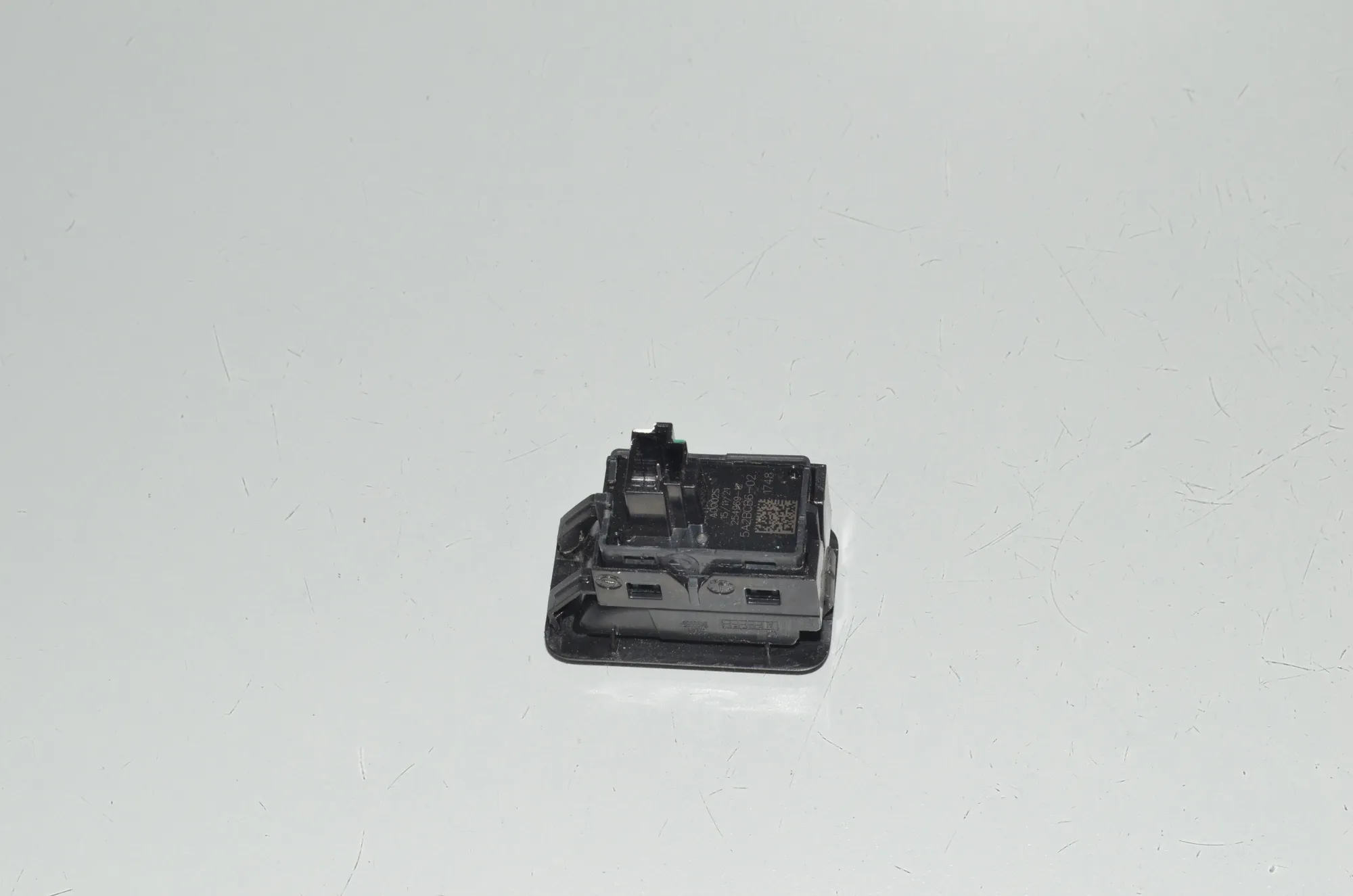 Tailgate Open Switch – OEM 5A2BCB6 · BMW iX (I20) BMW iX (I20) xDrive50 2022 – 4