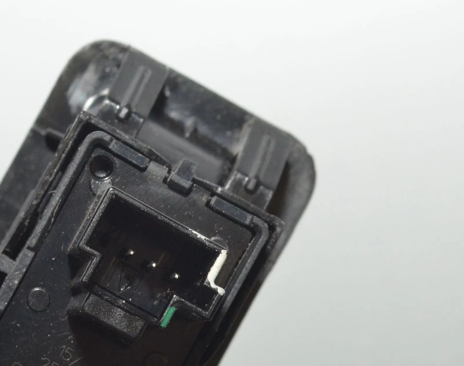 Tailgate Open Switch – OEM 5A2BCB6 · BMW iX (I20) BMW iX (I20) xDrive50 2022 – 6