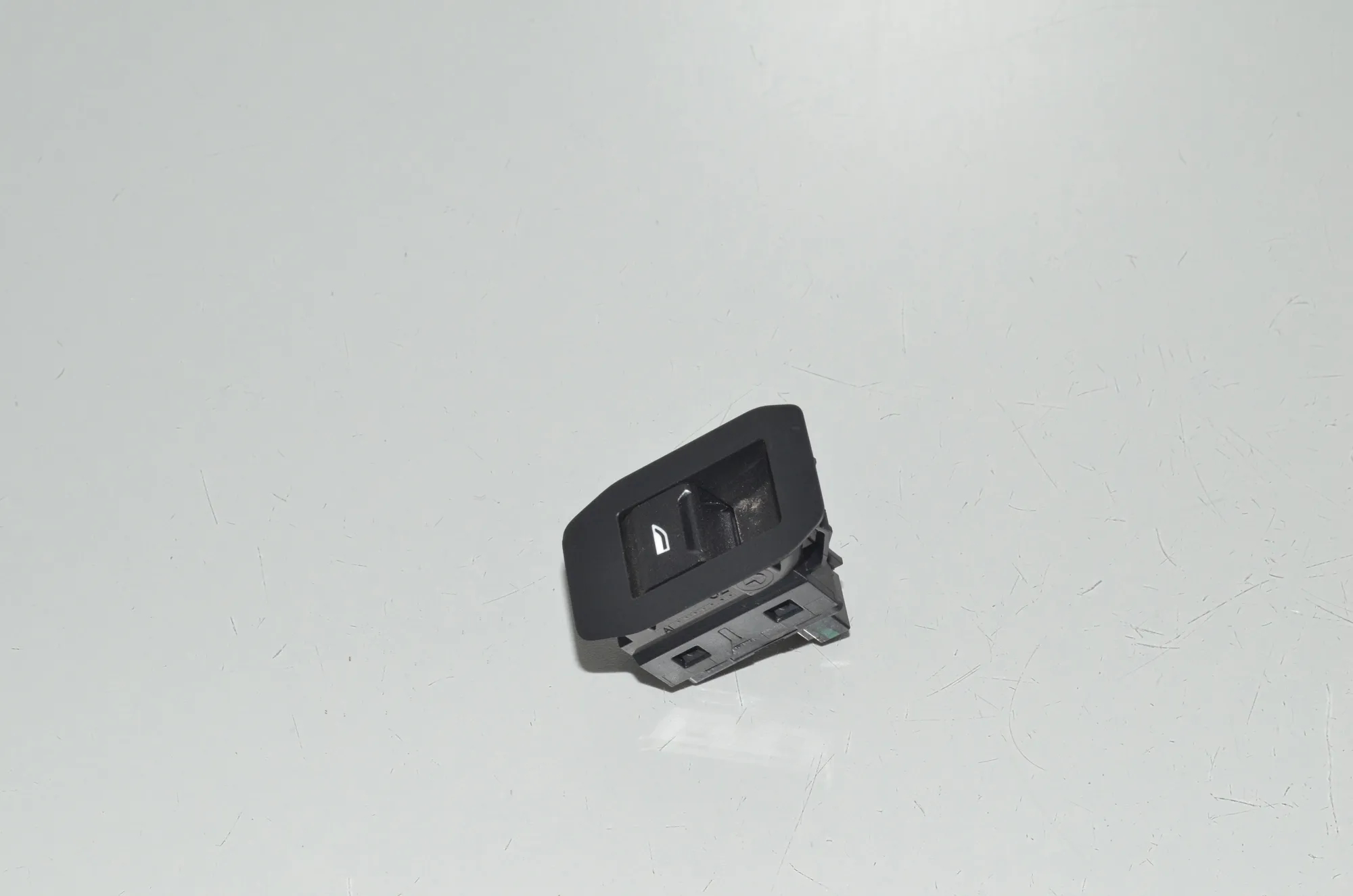 Front Right Door Window Switch – OEM 5A2BCB5 · BMW iX (I20) BMW iX (I20) xDrive50 2022 – 2