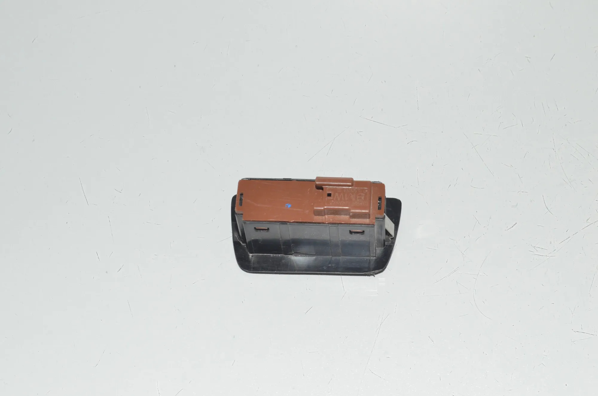 Tailgate Open Switch – OEM 5A1B2F9 · BMW iX (I20) BMW iX (I20) xDrive50 2022 – 4