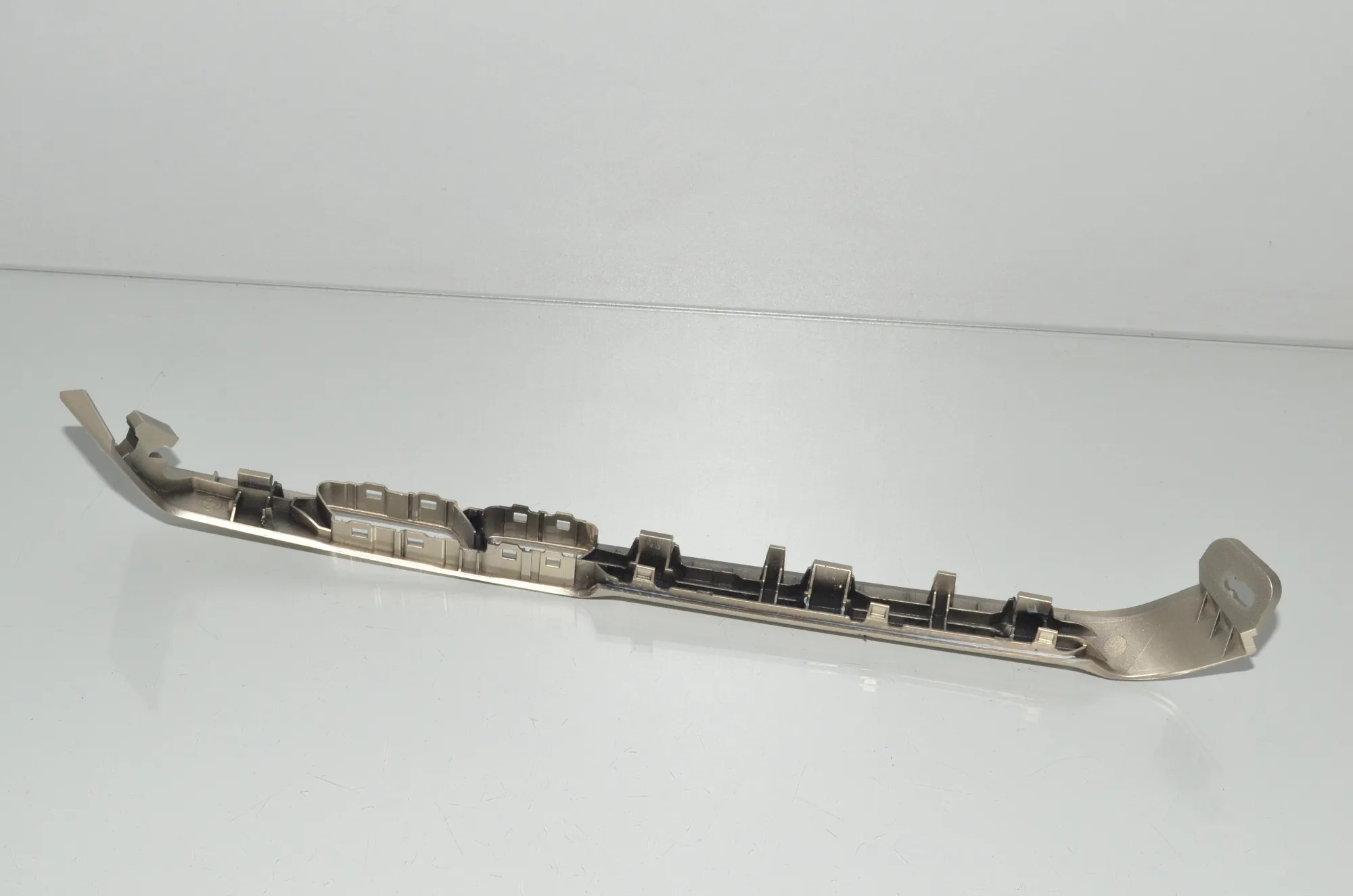 Front Right Door Panel Trim – OEM 9490013 · BMW iX (I20) BMW iX (I20) xDrive50 2022 – 4