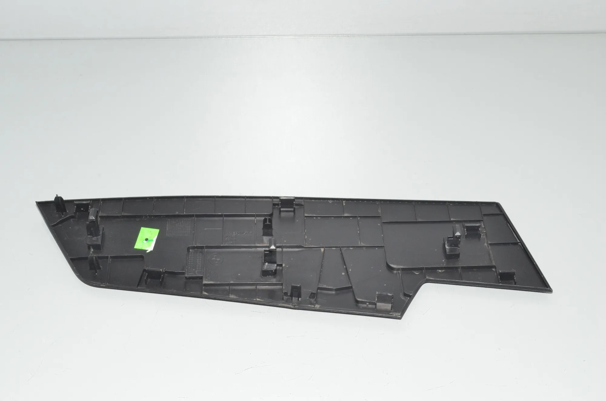 Front Left Door Panel Trim – OEM 9495979 · BMW iX (I20) BMW iX (I20) xDrive50 2022 – 4