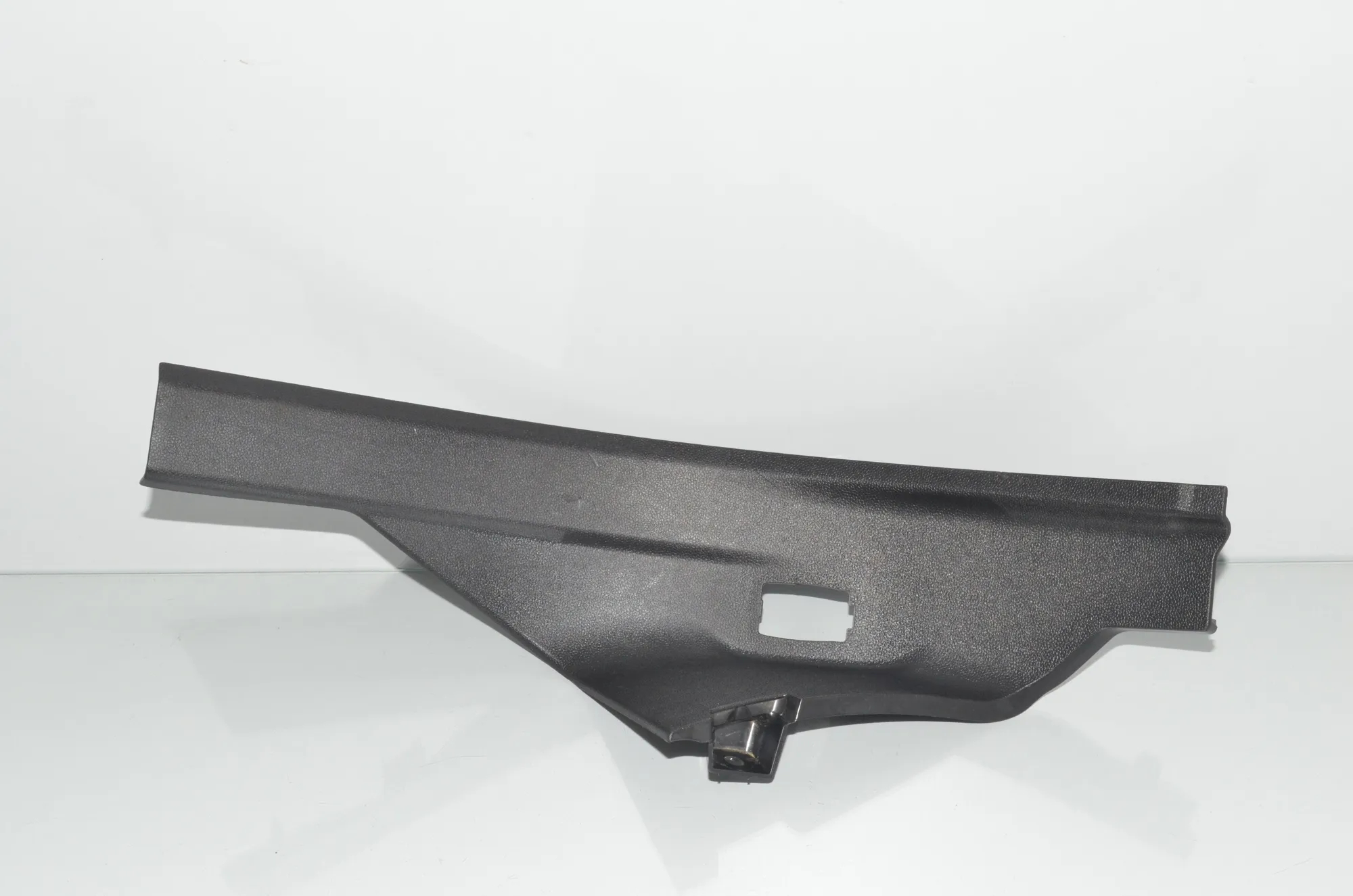 Rear Right Interior Step Trim – OEM 7948156 · BMW iX (I20) BMW iX (I20) xDrive50 2022 – 2