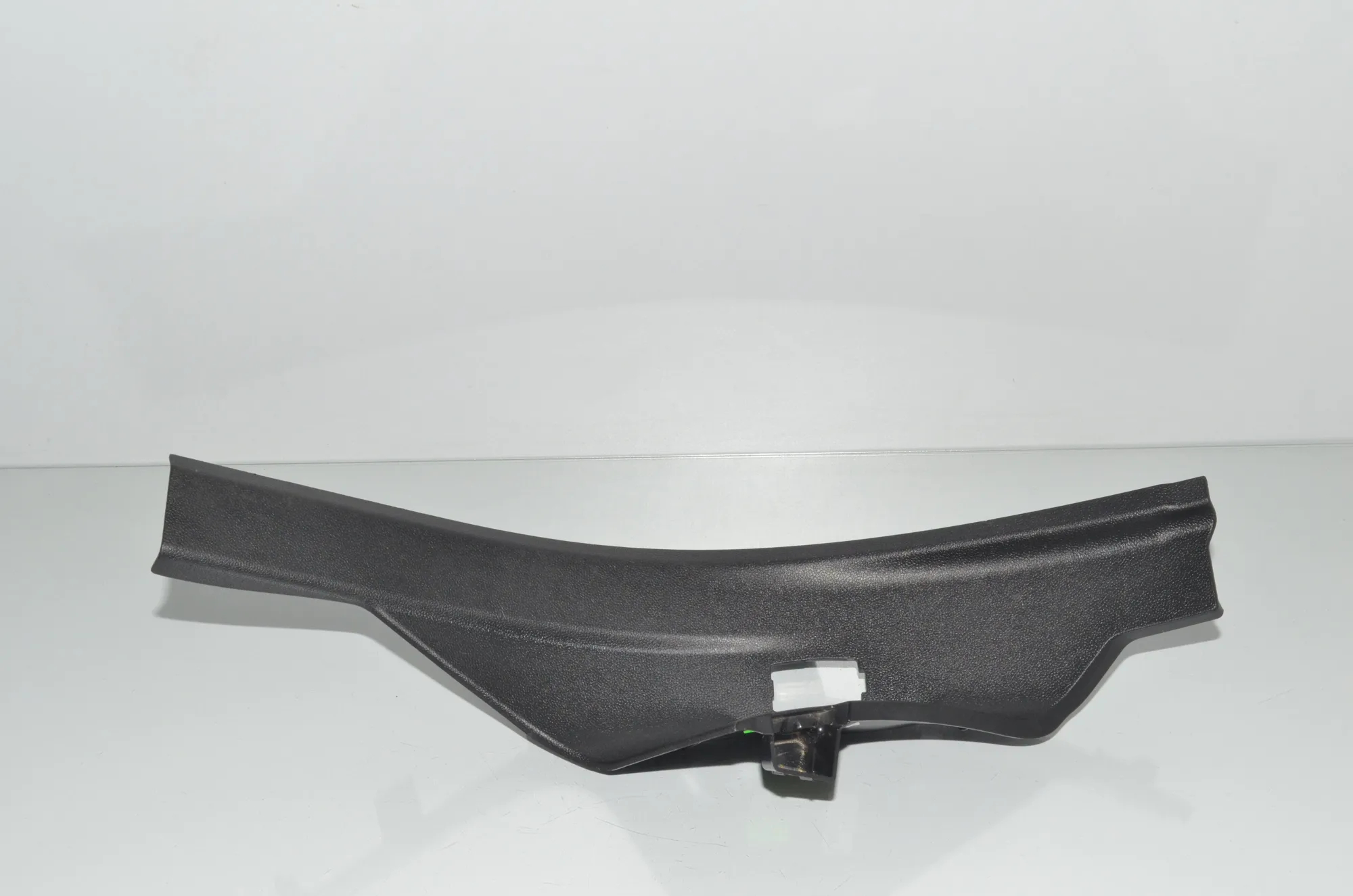 Rear Right Interior Step Trim – OEM 7948156 · BMW iX (I20) BMW iX (I20) xDrive50 2022