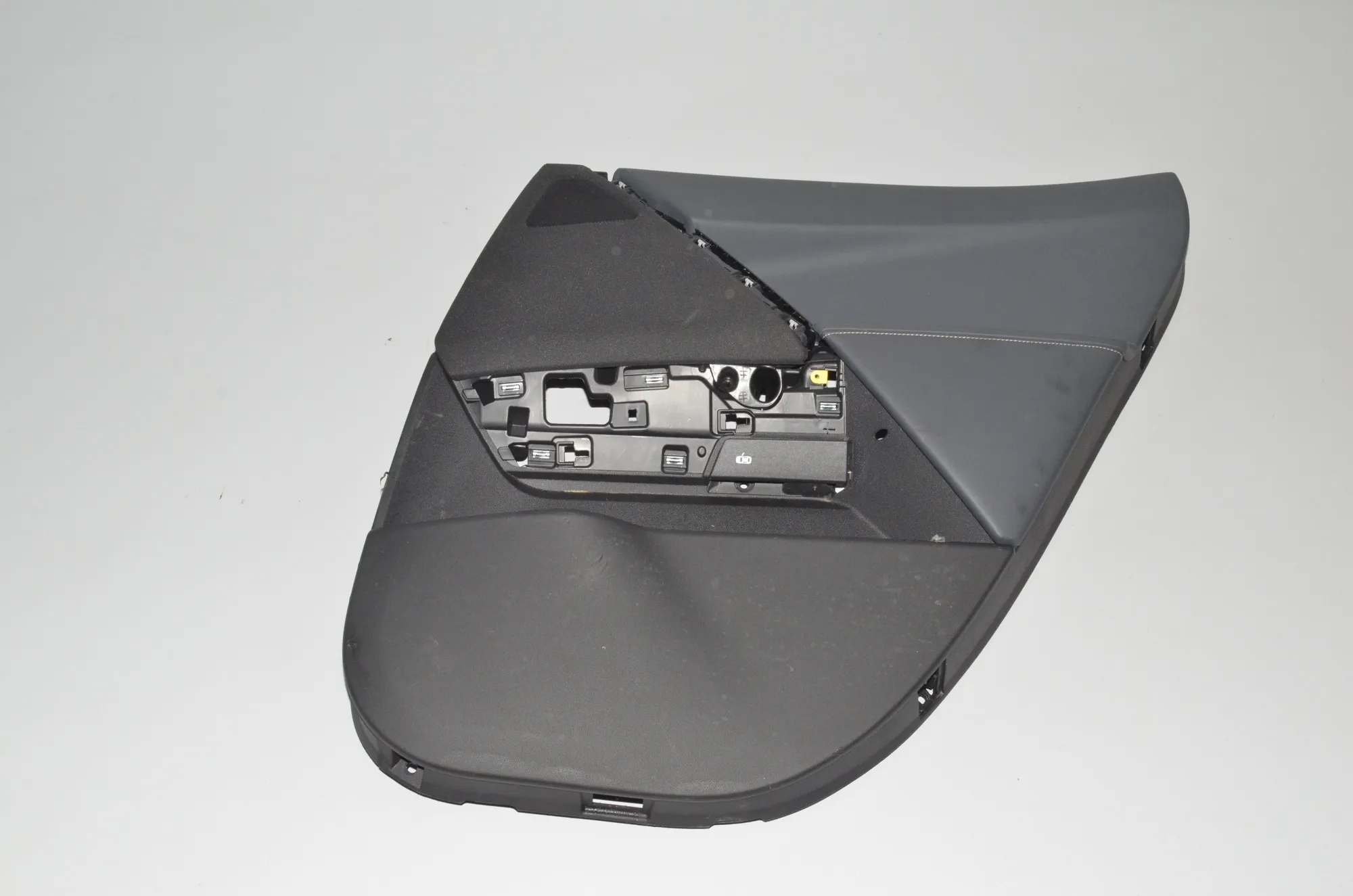 Rear Right Door Panel – OEM 9496004 · BMW iX (I20) BMW iX (I20) xDrive50 2022